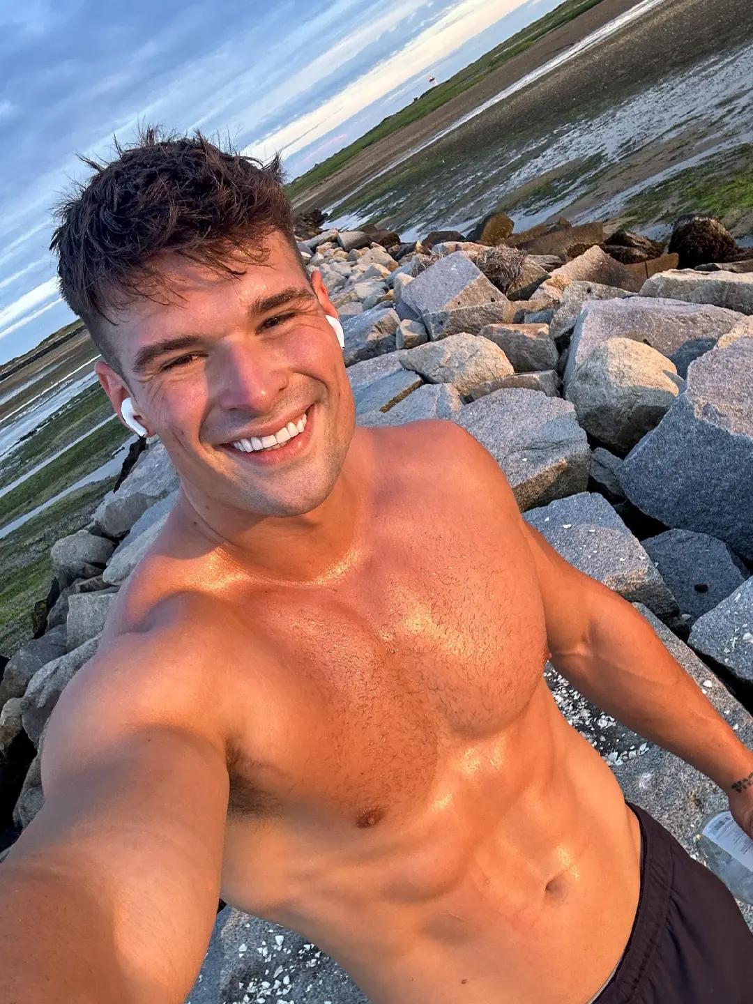 @Malik 😘🏳️&zwj;🌈