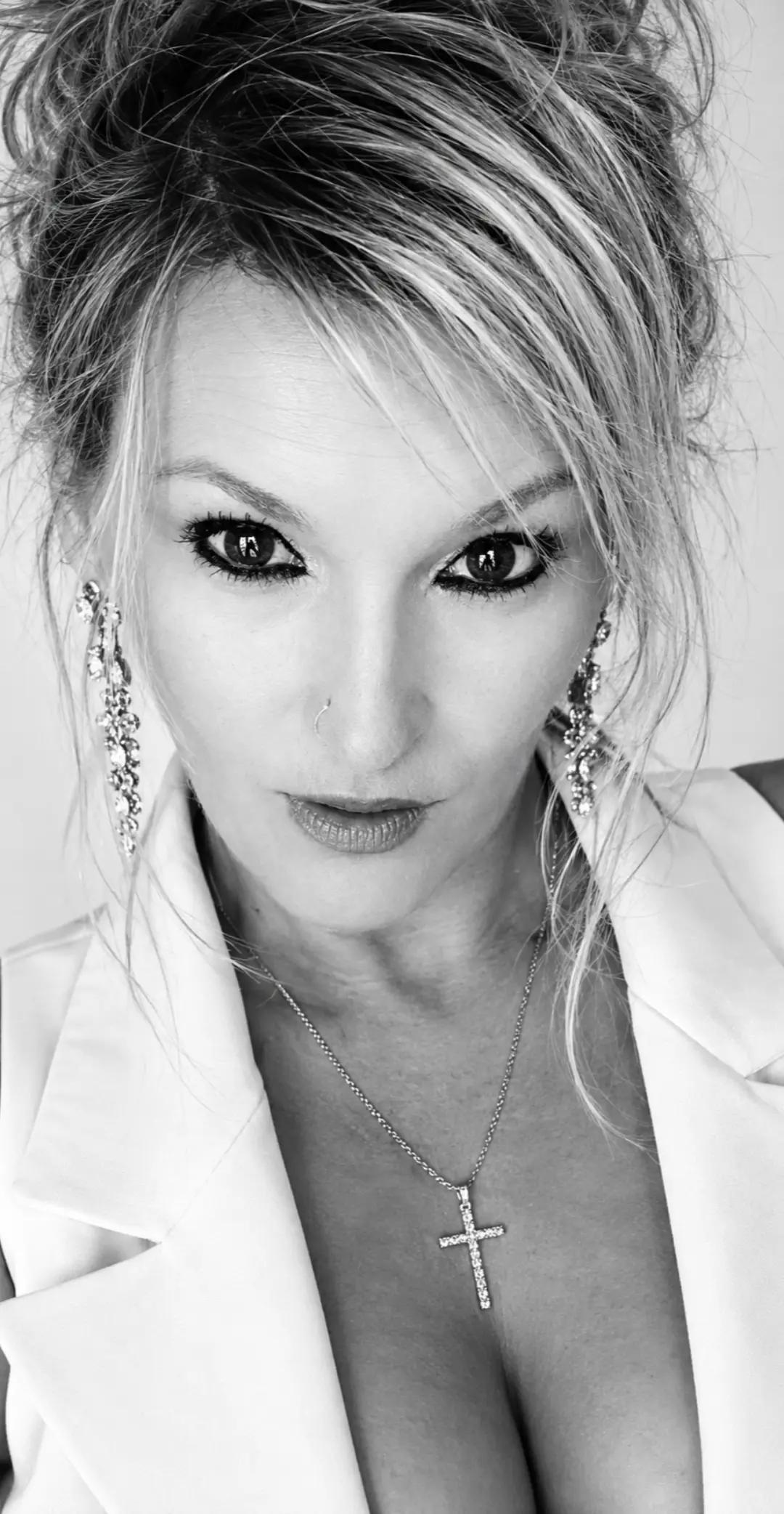 @꧁🌺 Queen~45 🌺꧂
