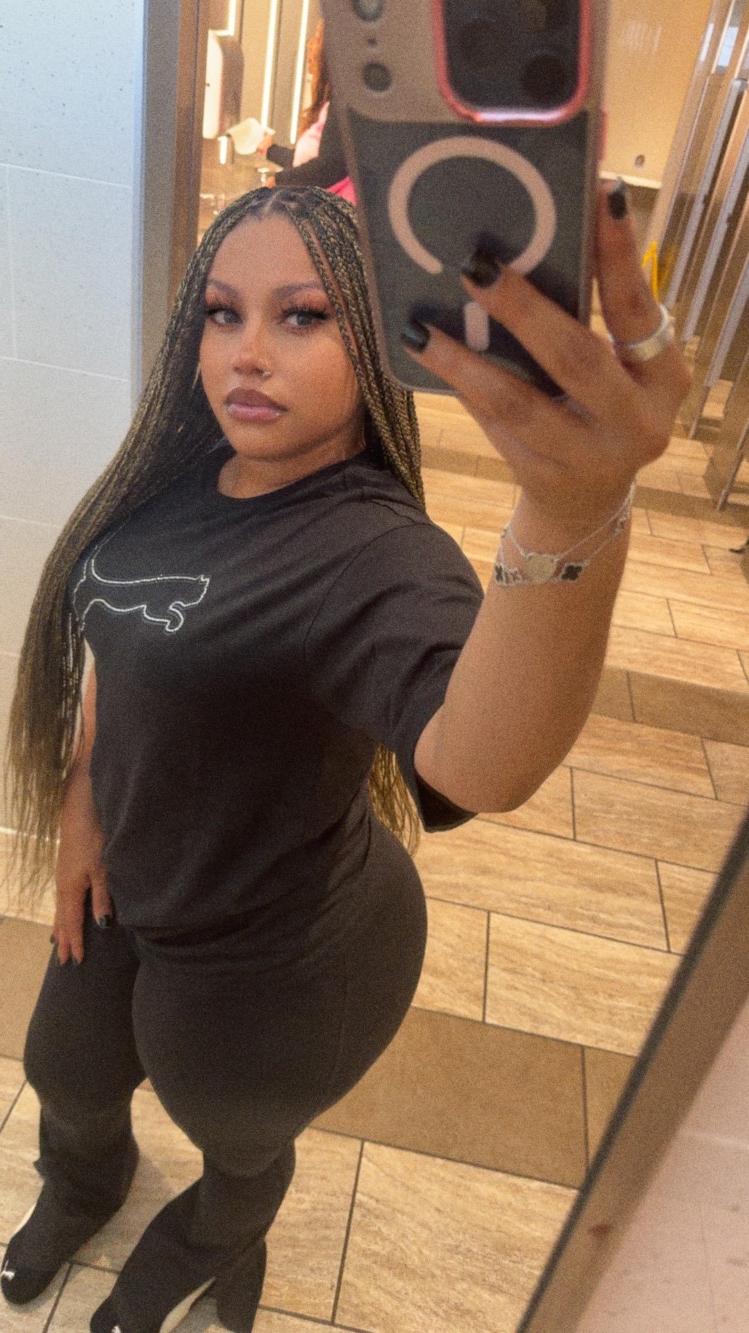 @TheeTropixalRedd