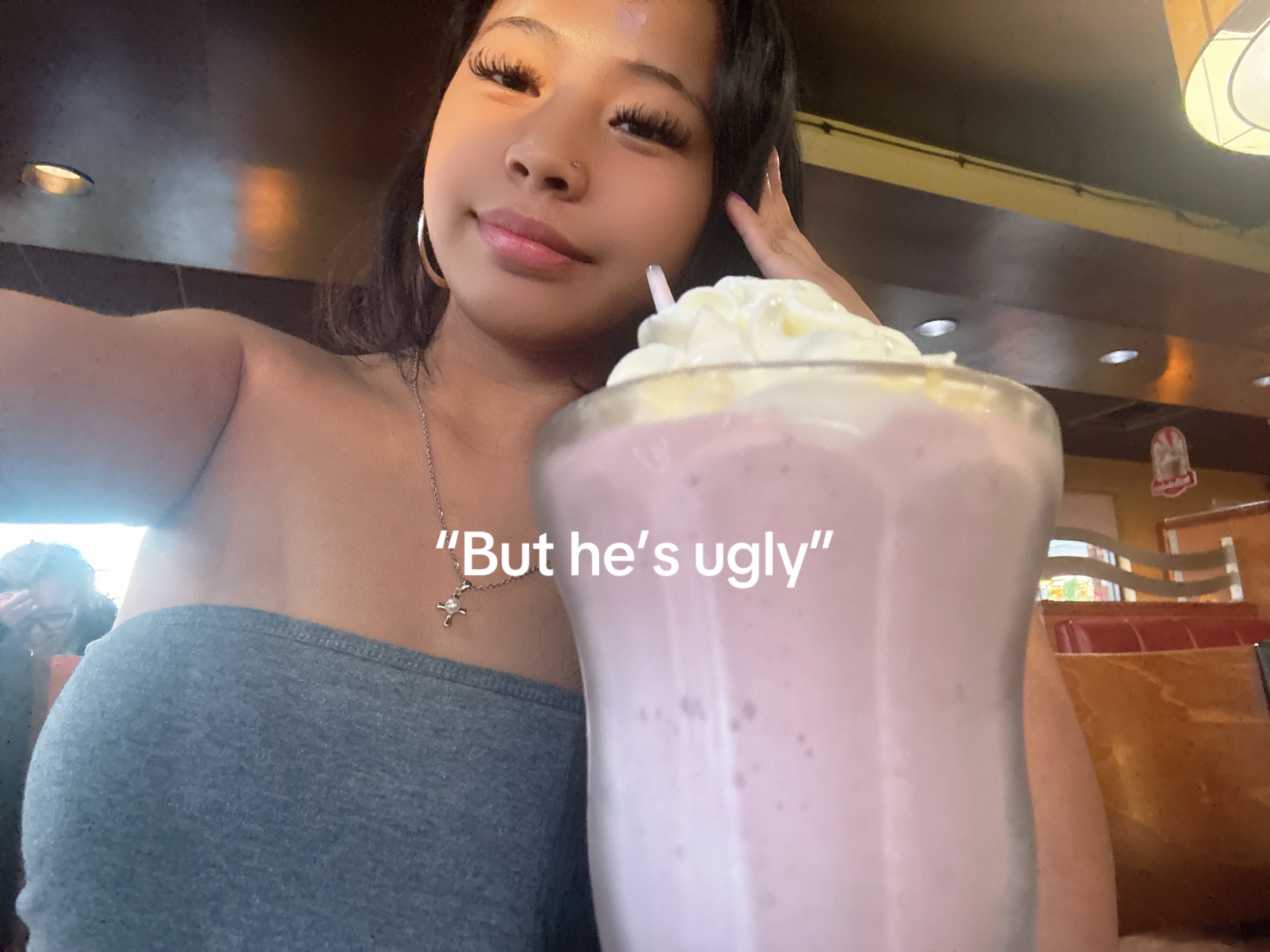 @𝒱