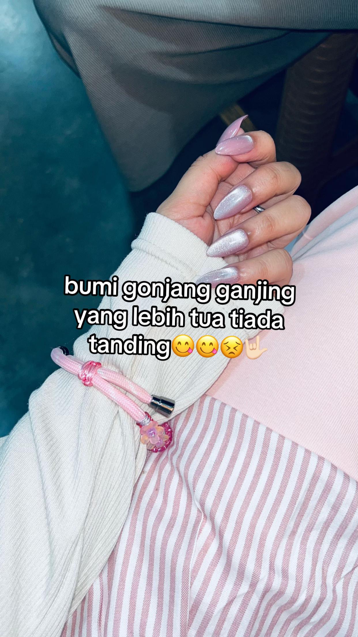 @???