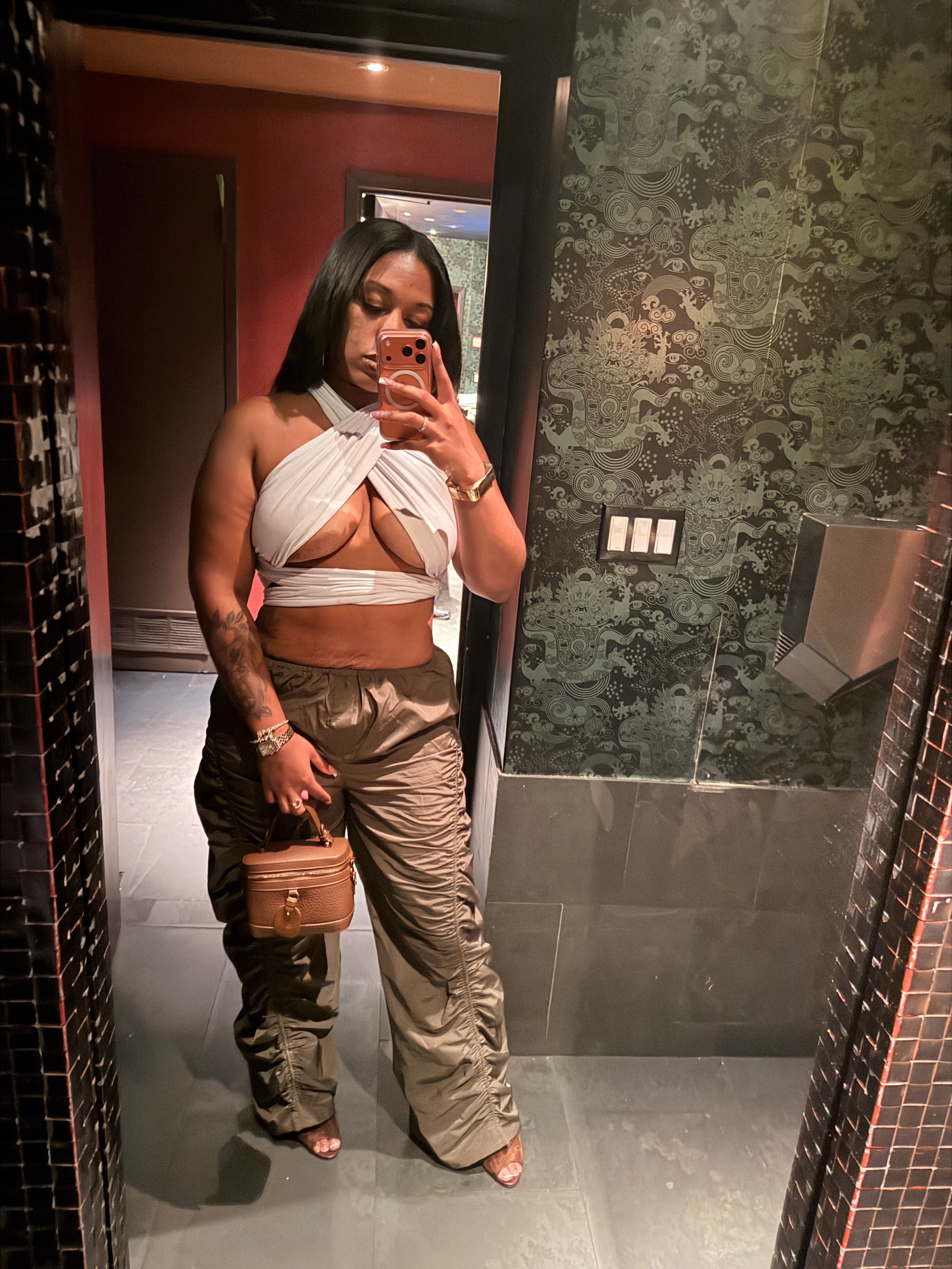 @_devvyy_