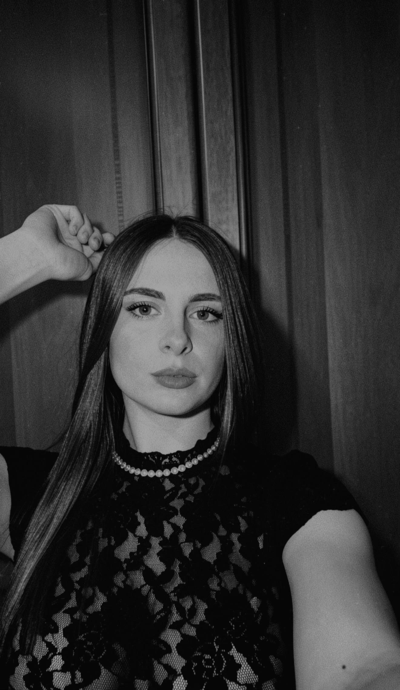 @𝐄 𝐋 𝐈🖤