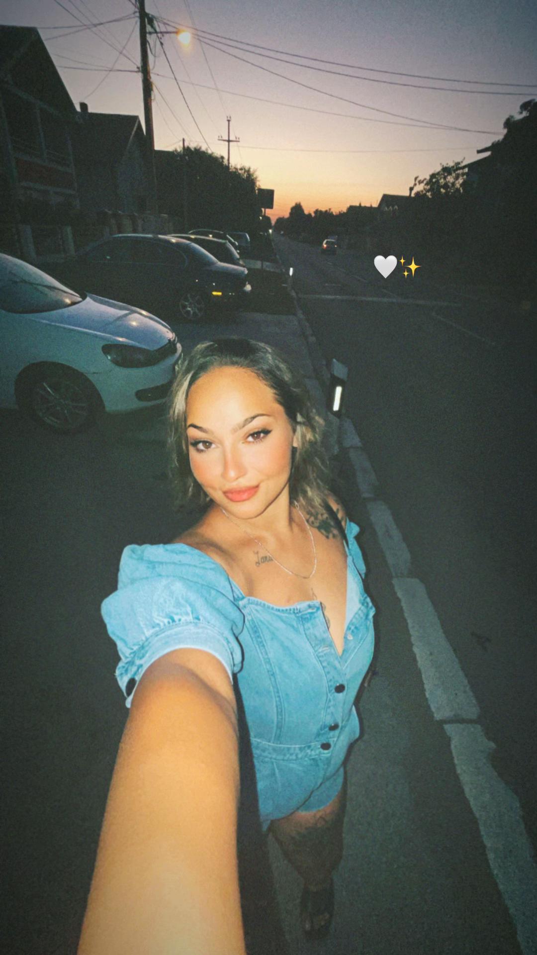@✨ N E L A ✨
