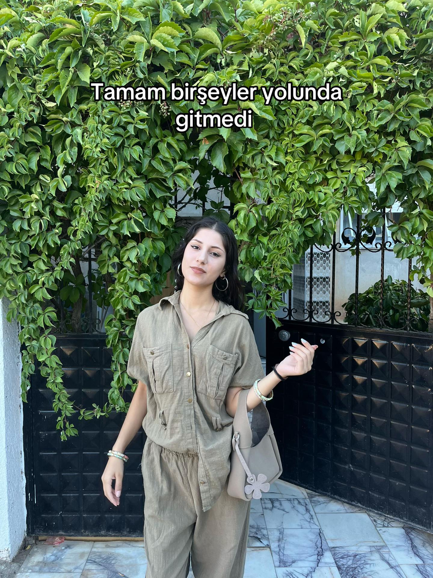 @Büş🍁