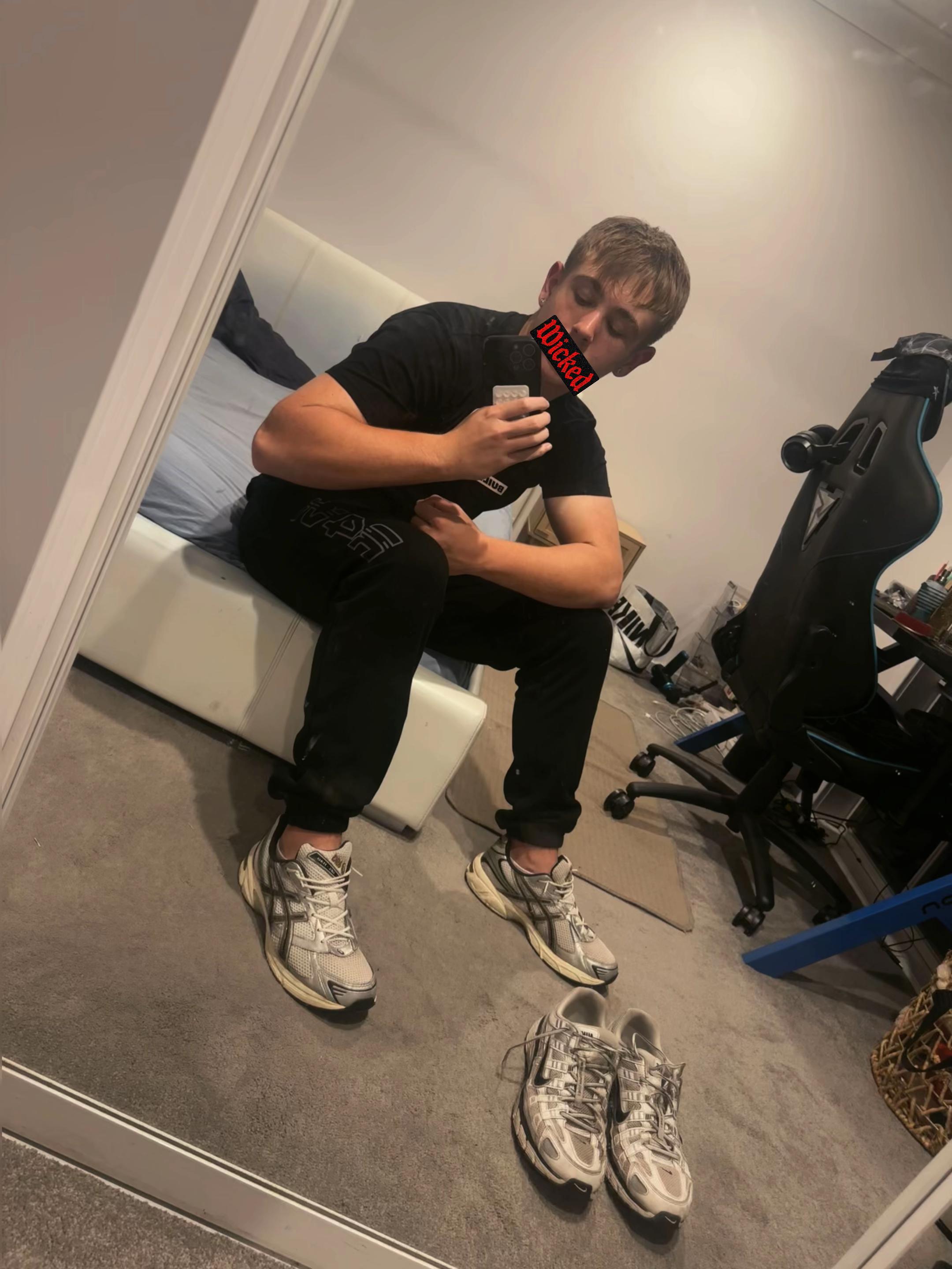 @🥥&reg;