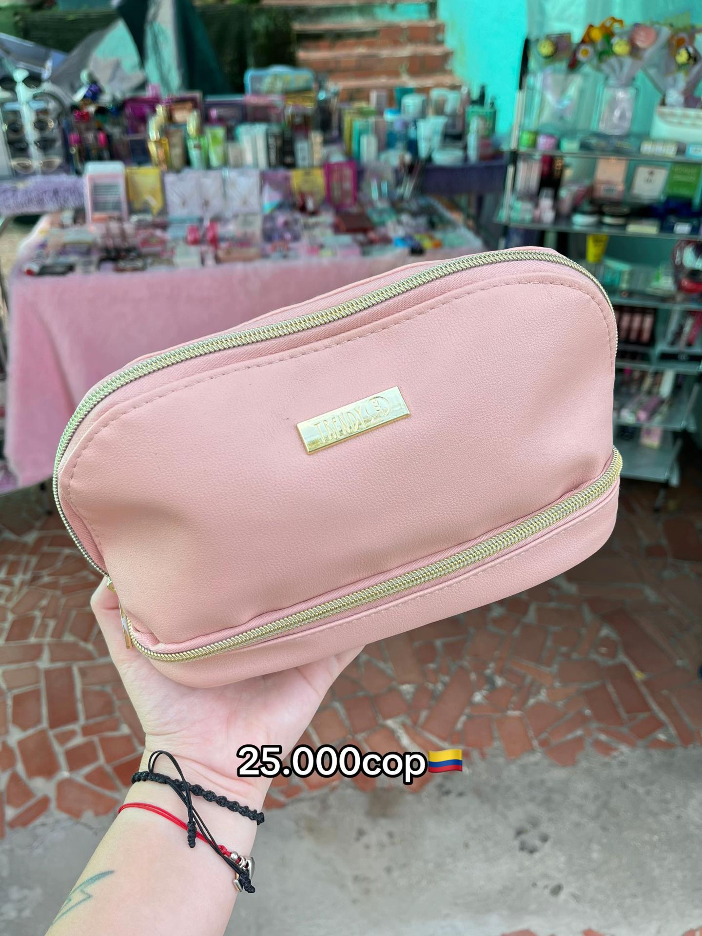 @Éclat Cosmetics