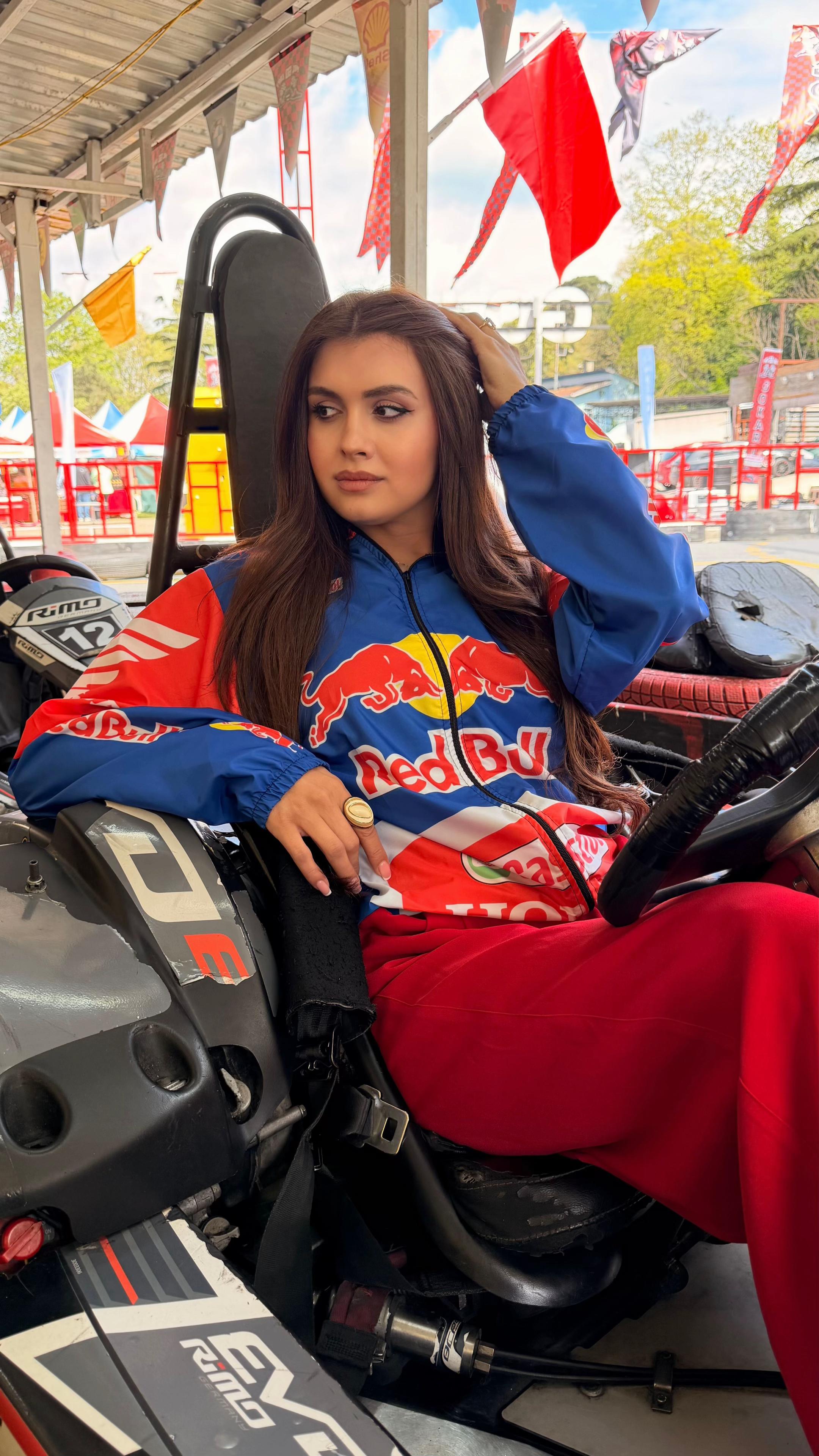 @Azra Edebalı