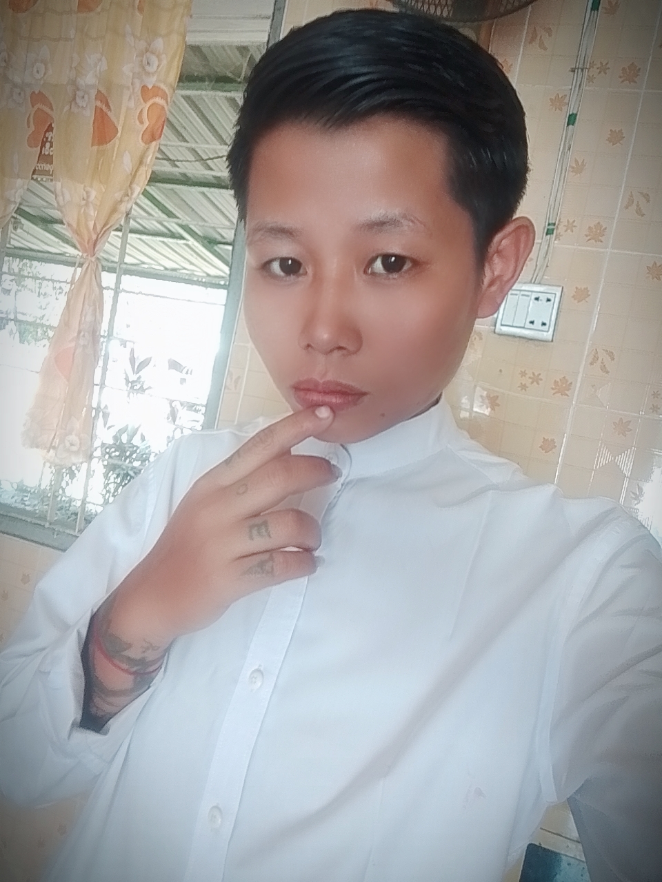 @ချစ်ရတဲ့အမျိုးသမီးလေးရှိတယ်