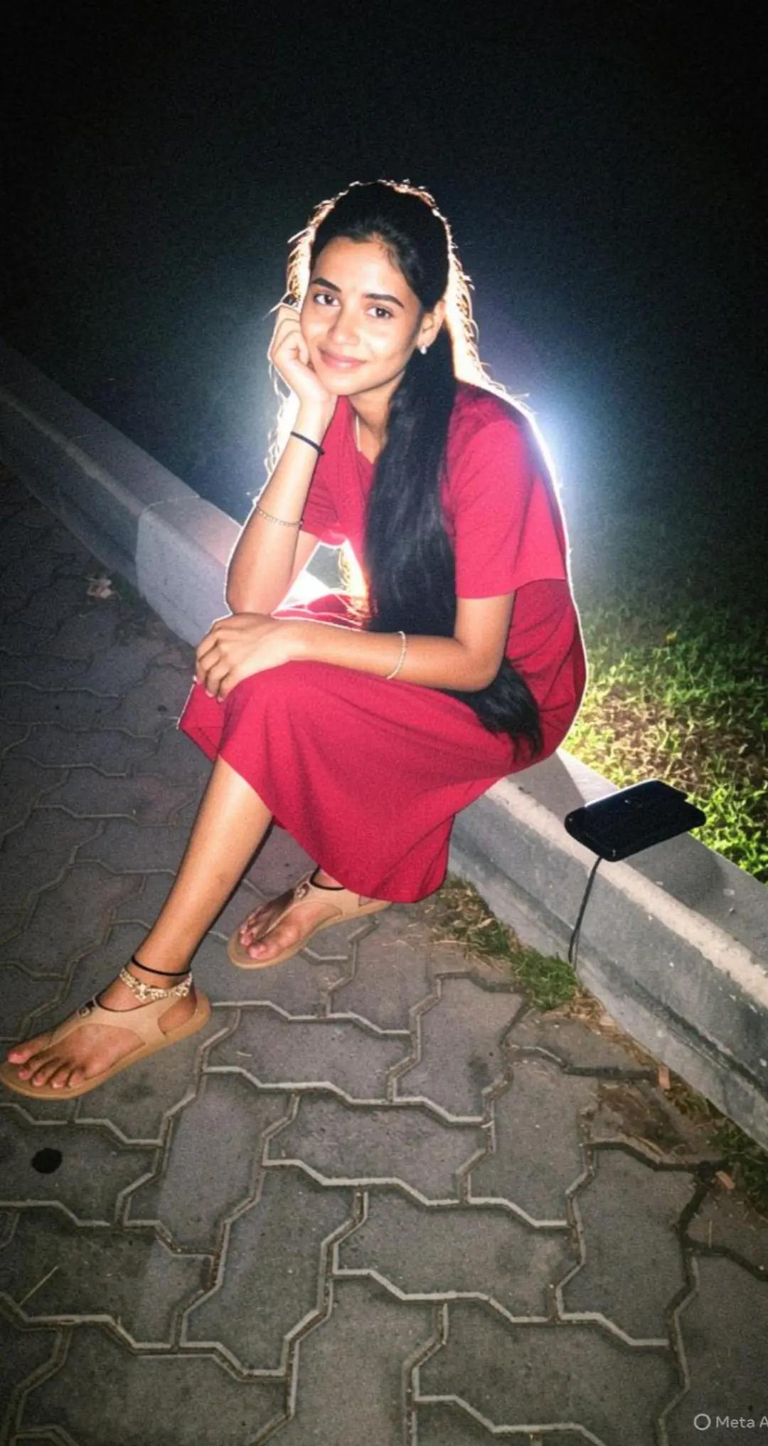 @Smiley queen 👸 ✨️ 💖...