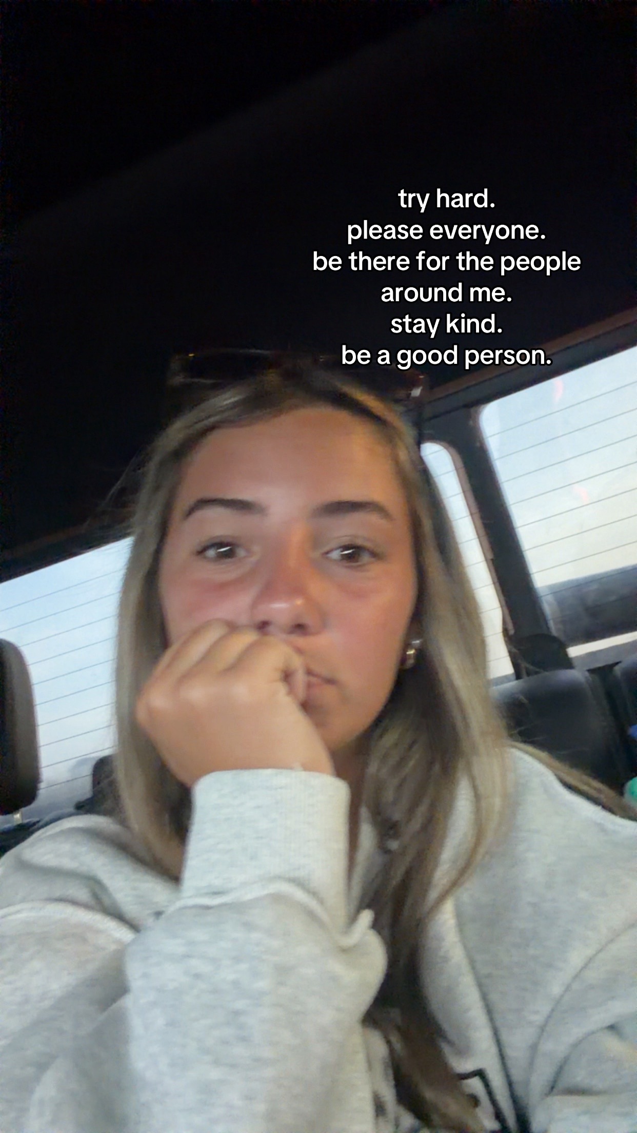 @👩🏽🦯👩🏽🦯➡️