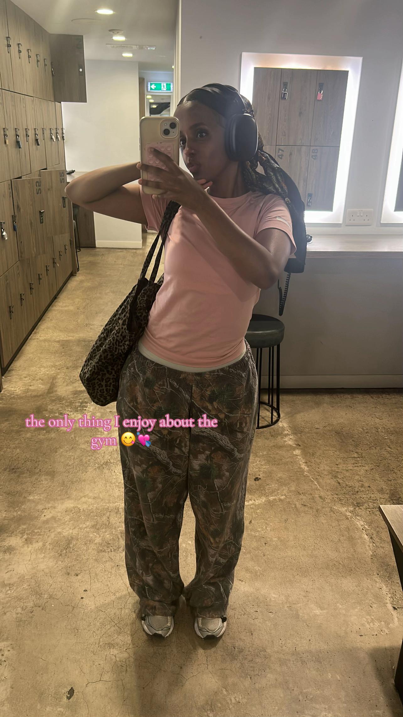 @n ꨄ