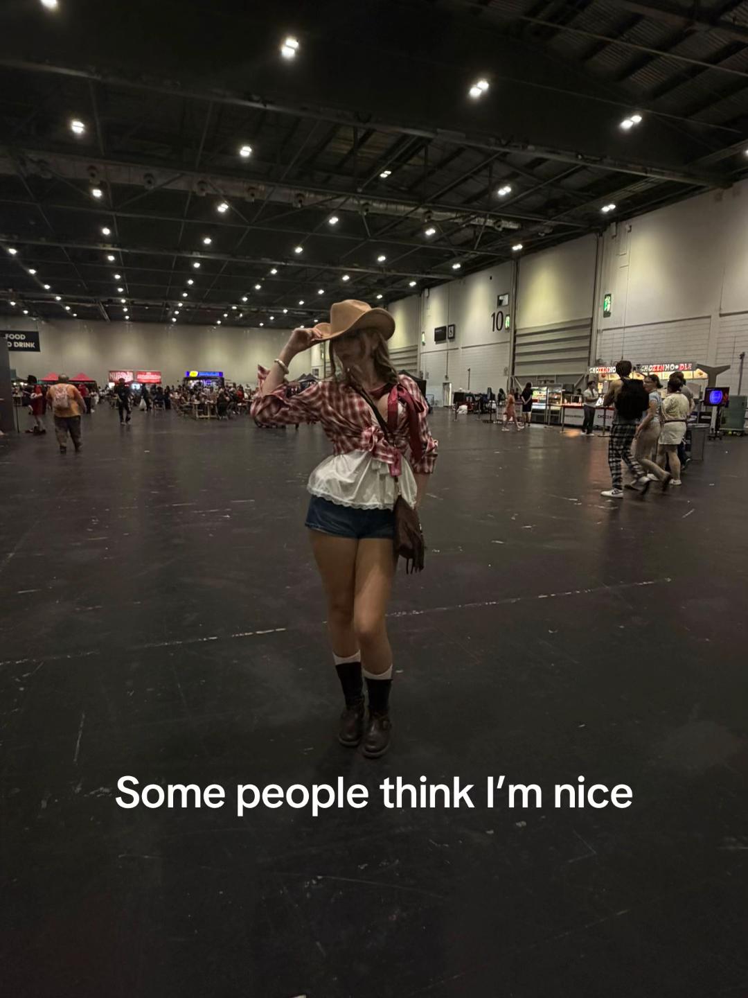 @BumblePheeb ᖭ༏ᖫ🦋