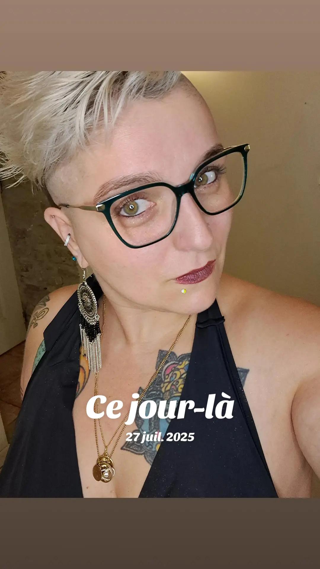 @LAETITIA LA BLONDASSE