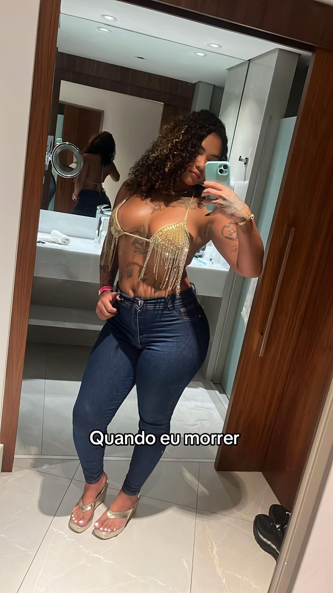 @Larissa Giulia