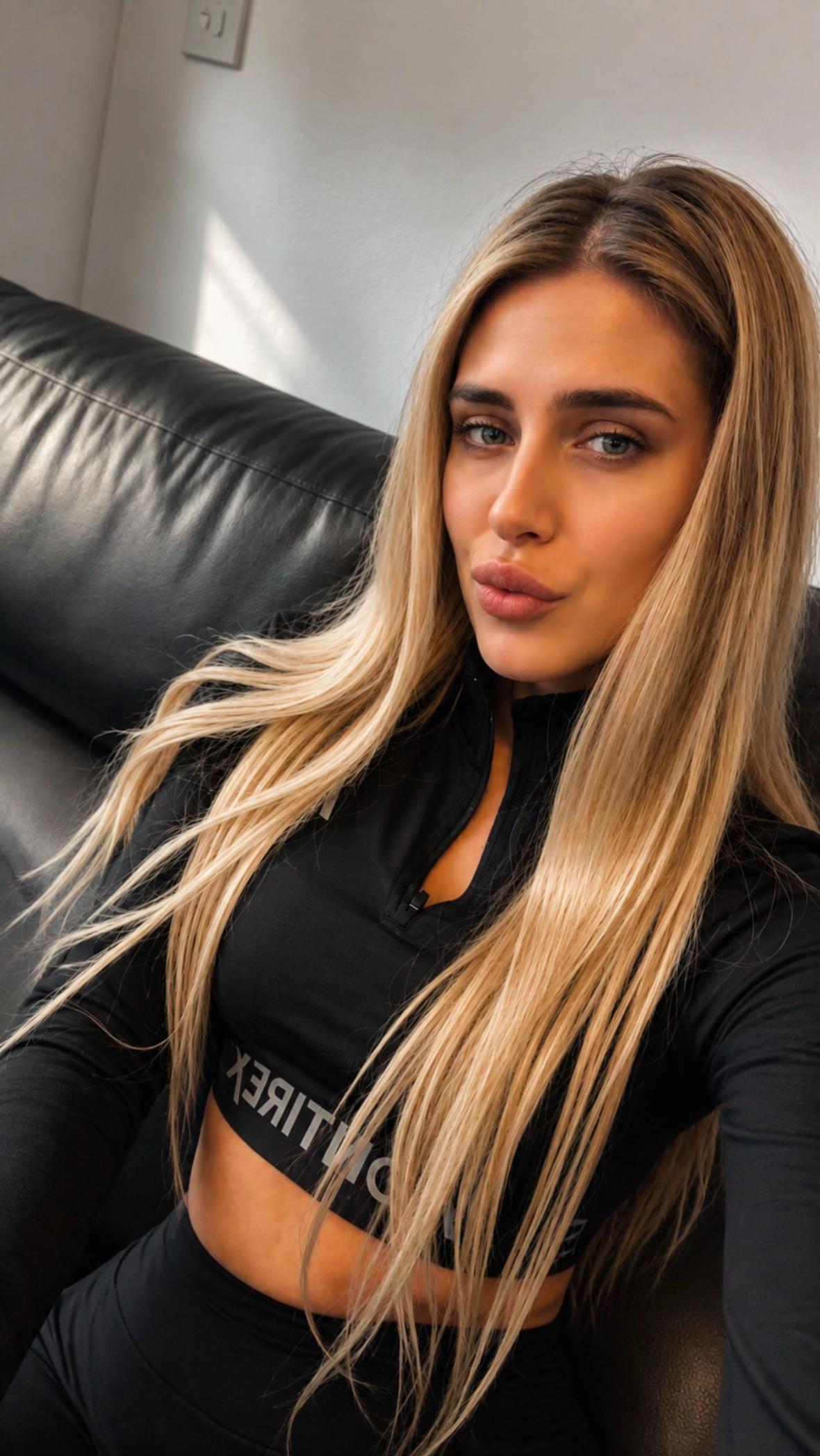 @Baddest bitch🍒🎀