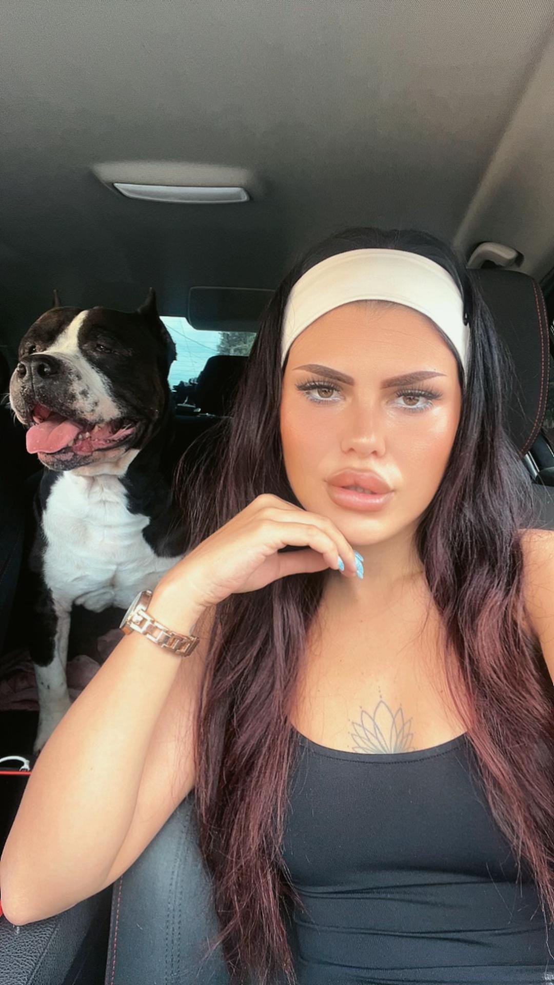 @moniilaaura