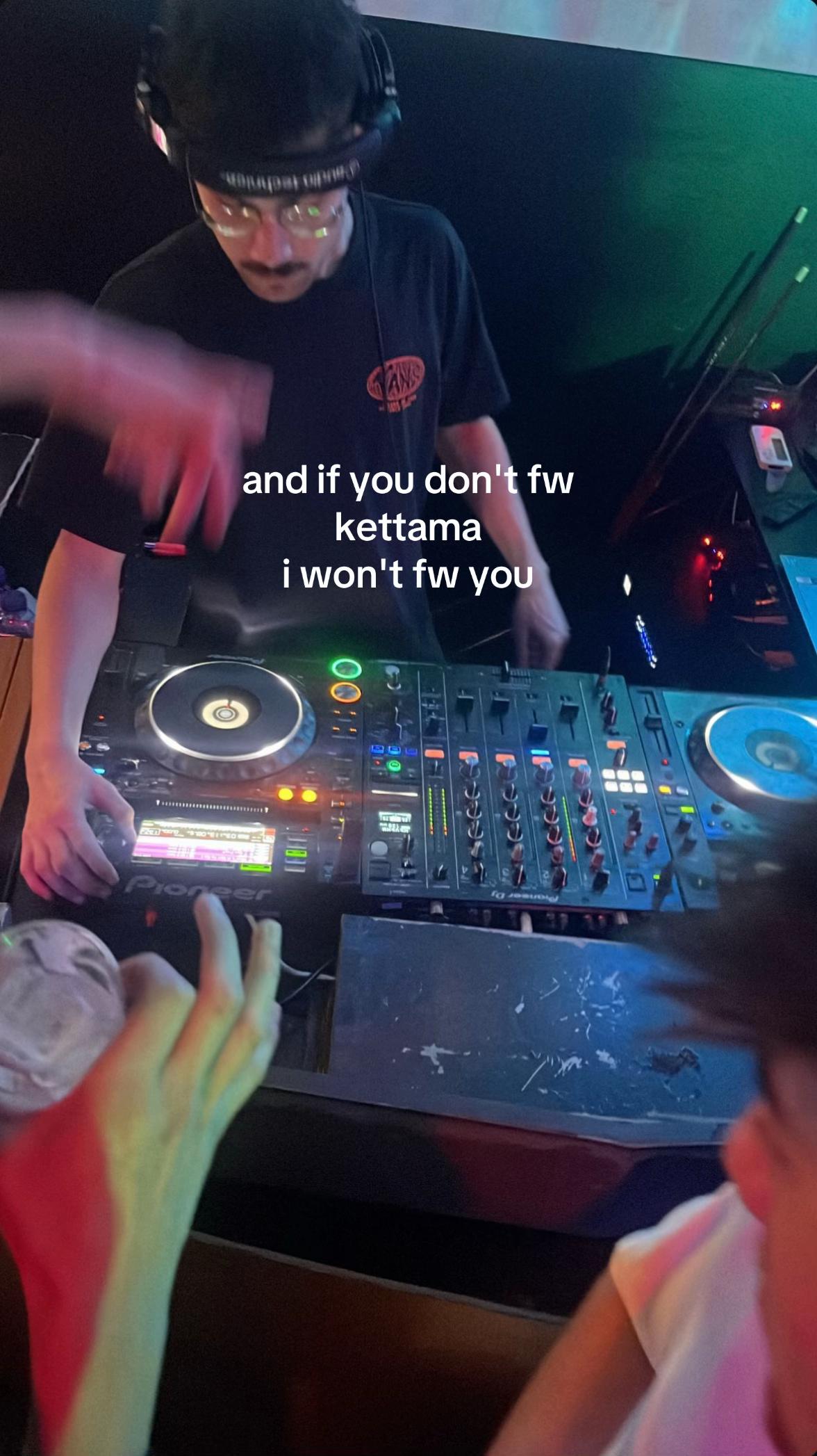 @️