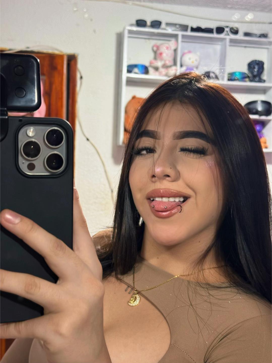 @𝓤𝓻𝓪𝓷𝓲𝓪👸🏼.