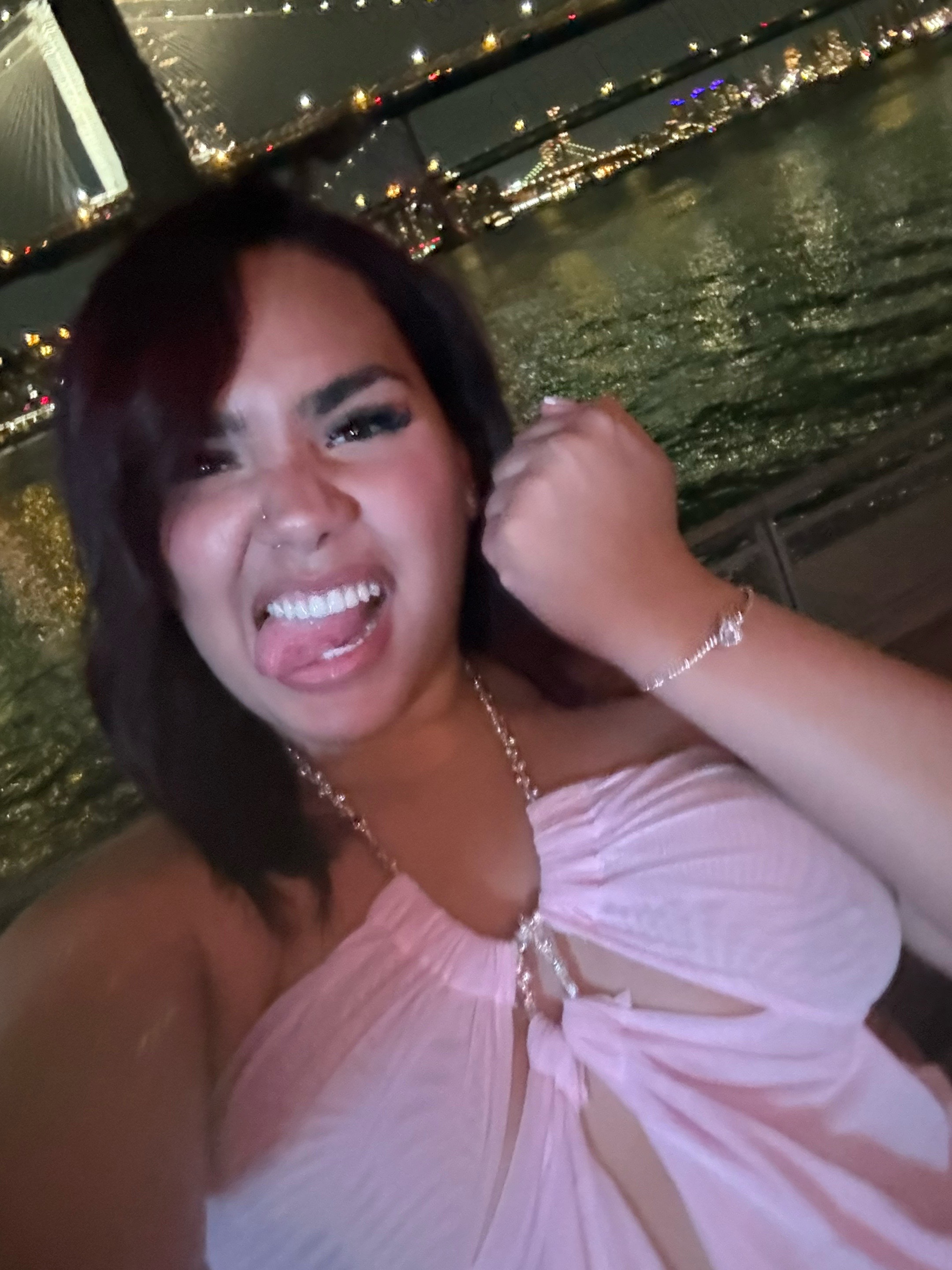 @hoyouisathot