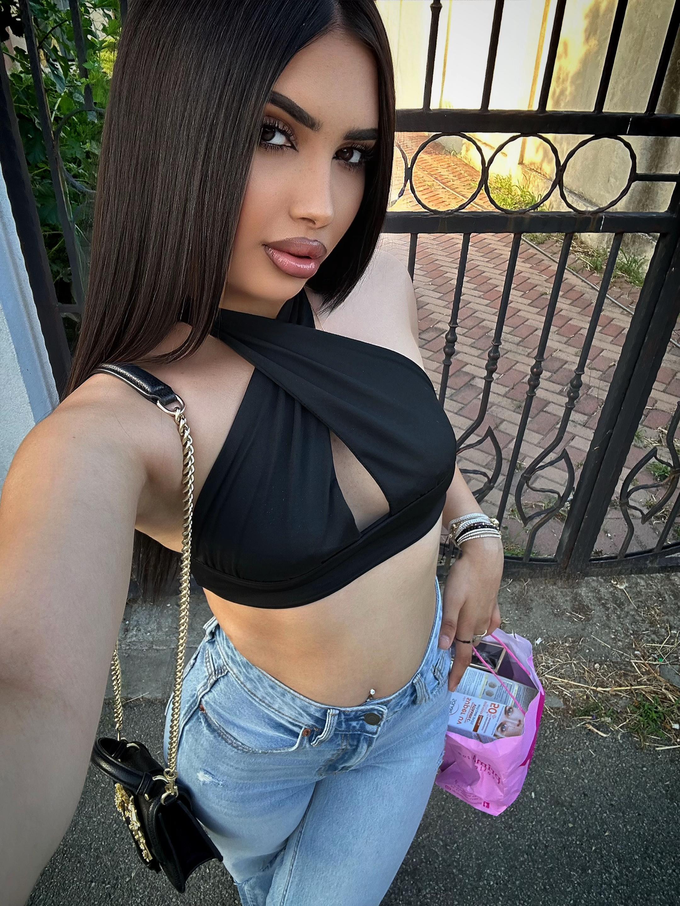 @Denisa den