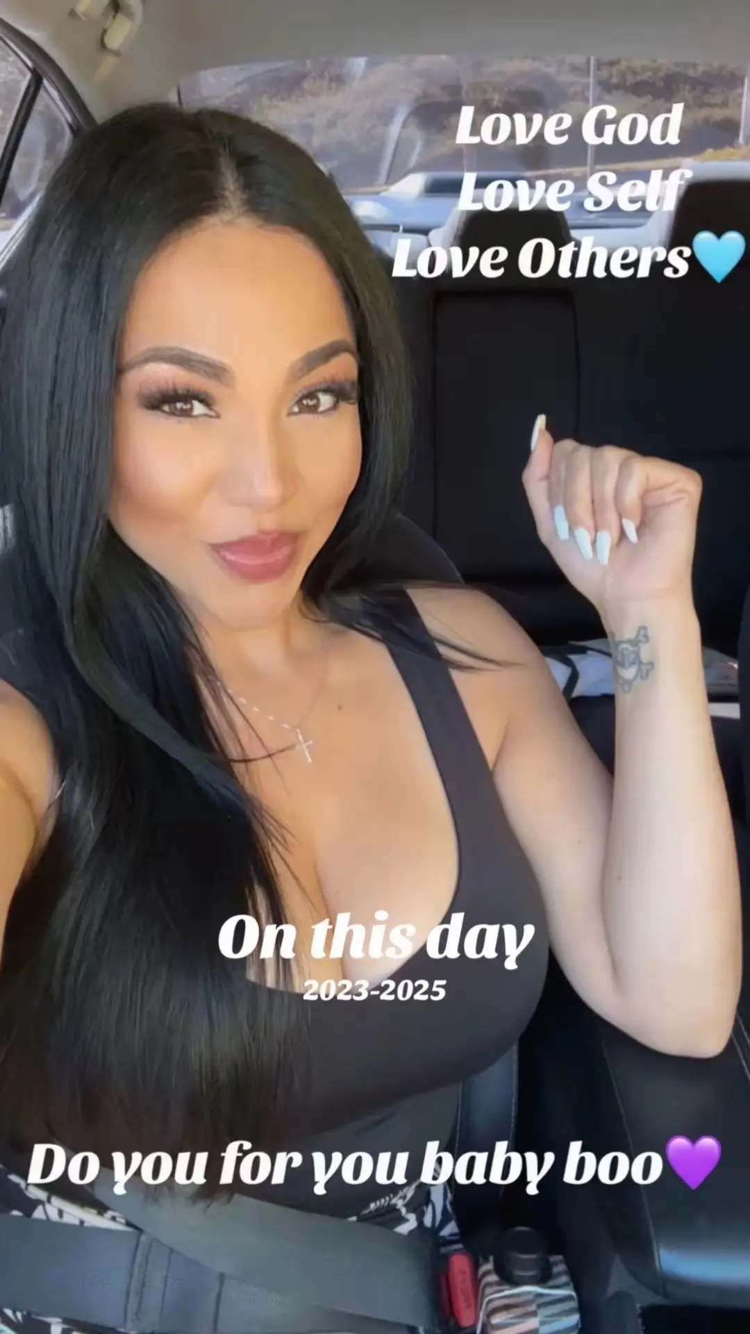 @Bella_B_