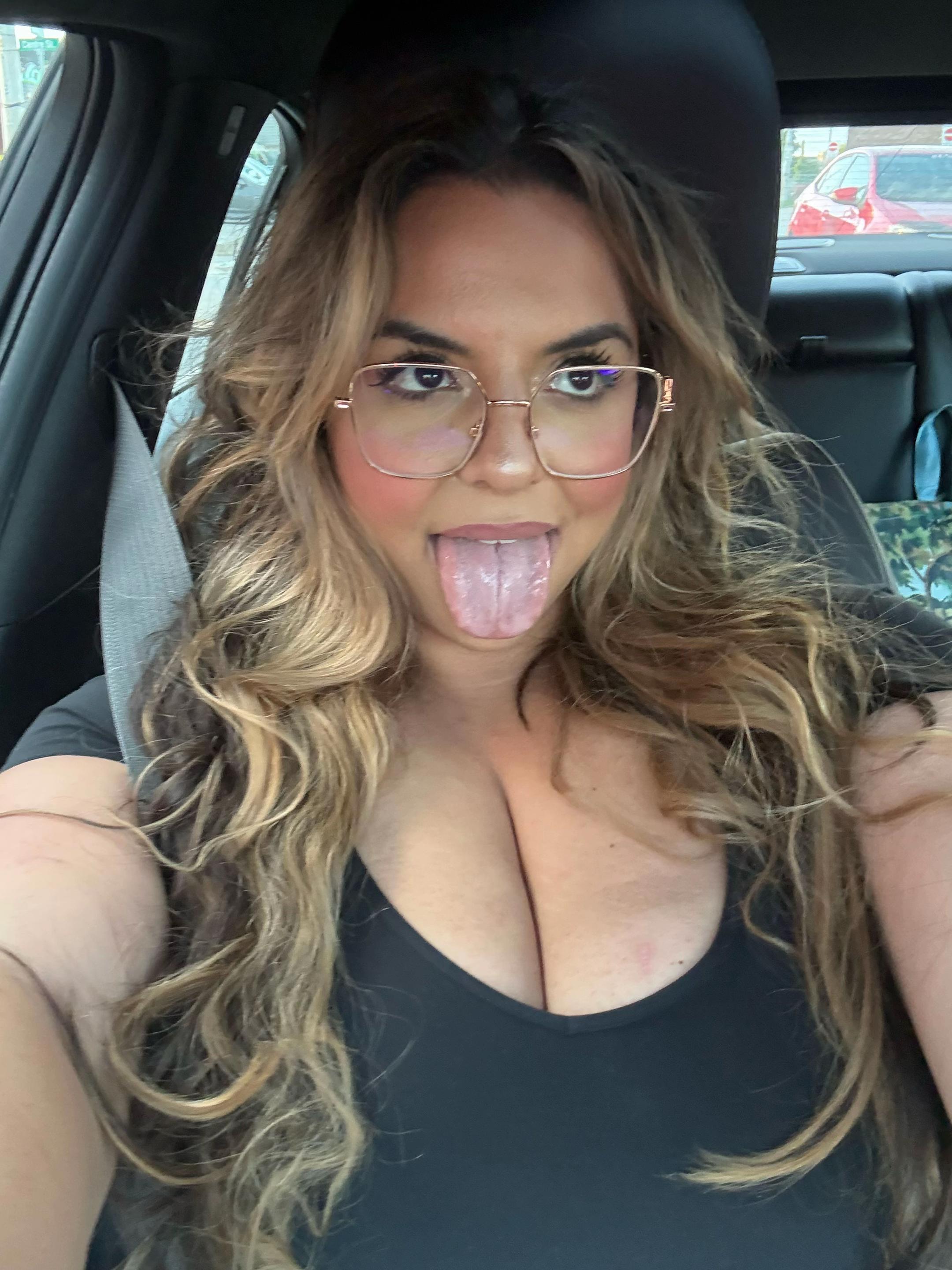 @iloveteniah