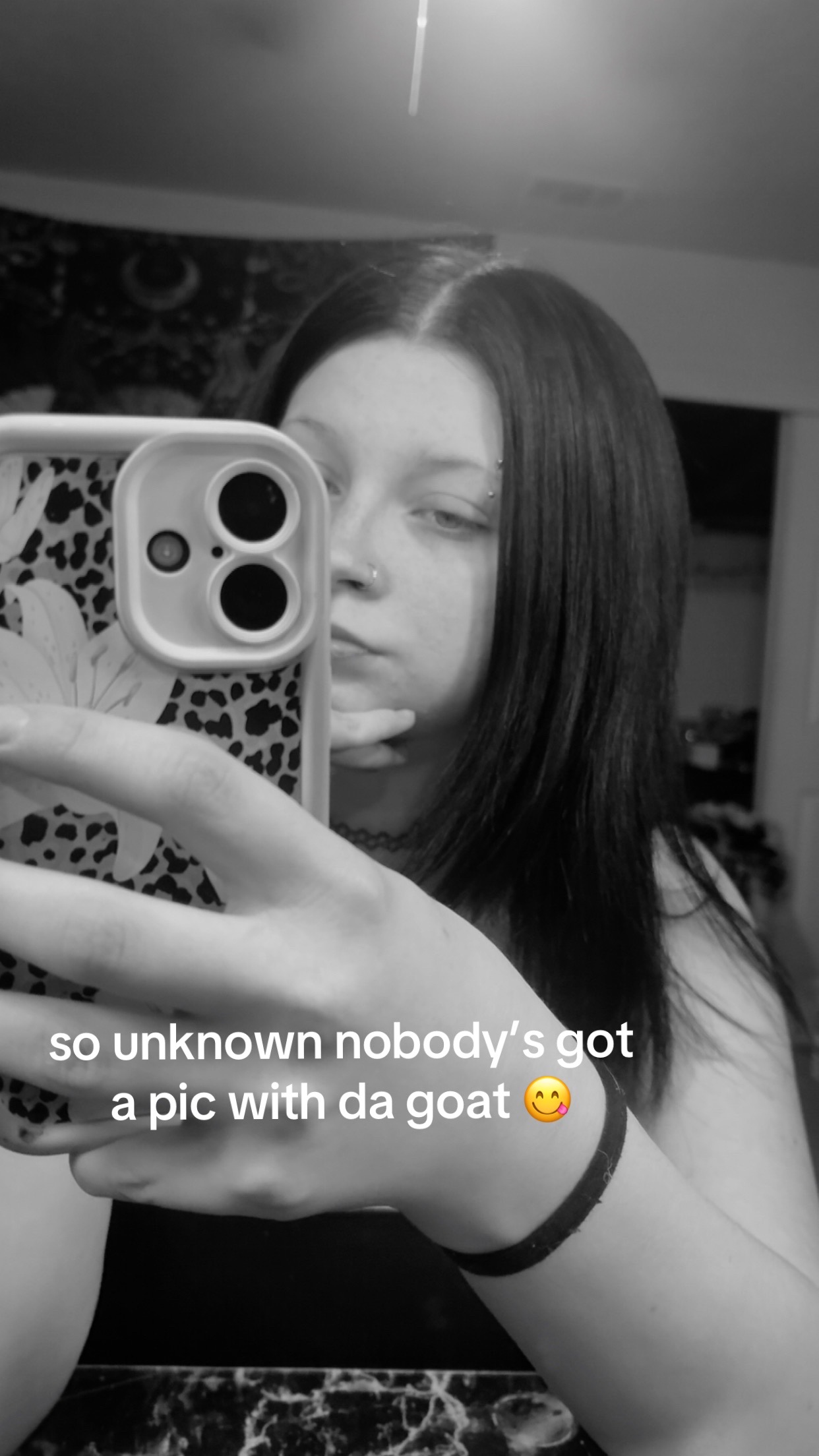 @𖣂  Holly  𖣂