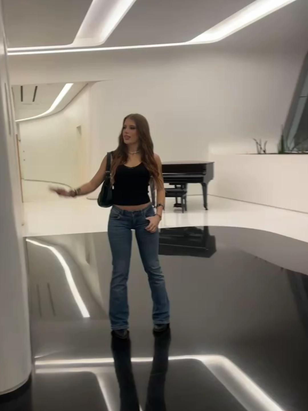 @emma.leoni.
