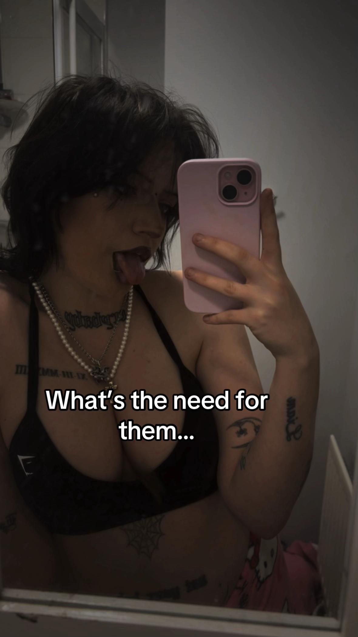 @Elisha🩷👻🖤