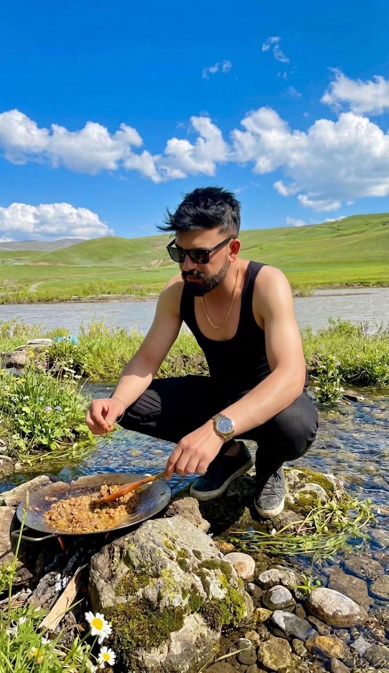 @Rojvandemir
