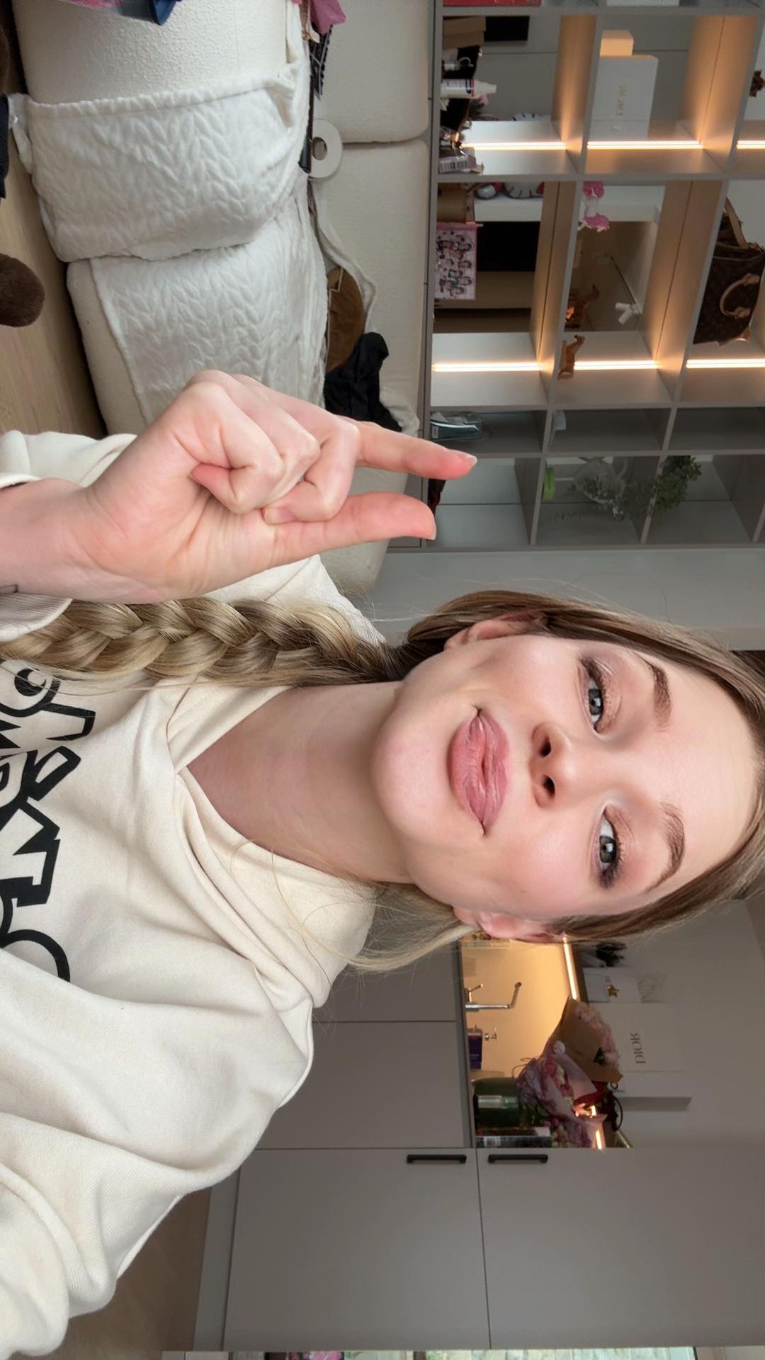 @Bella