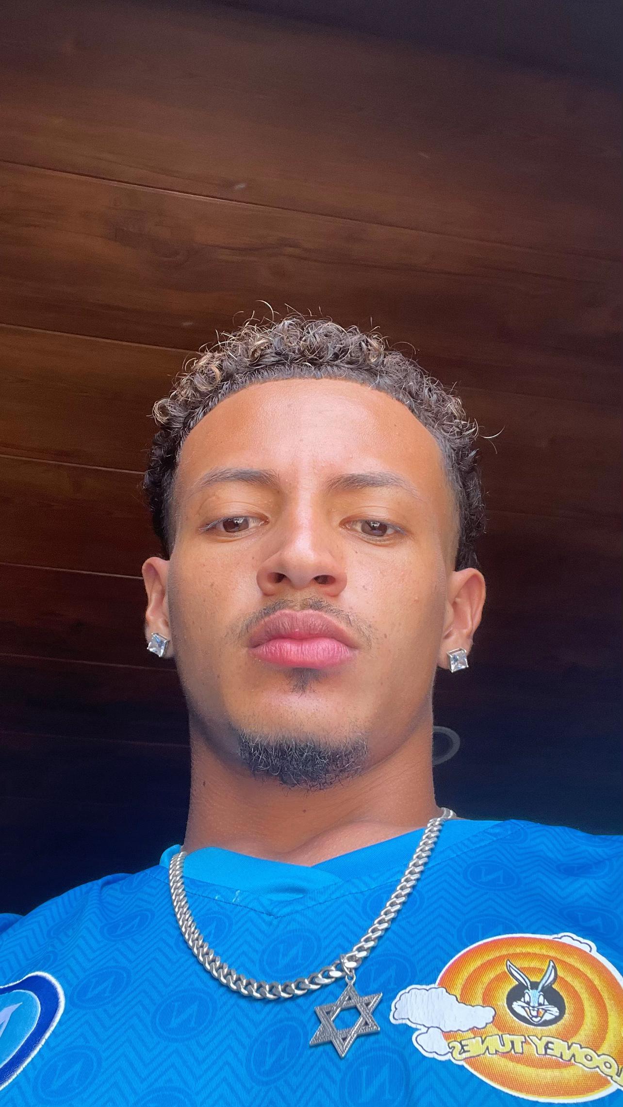 @YULI 21🤙🏽