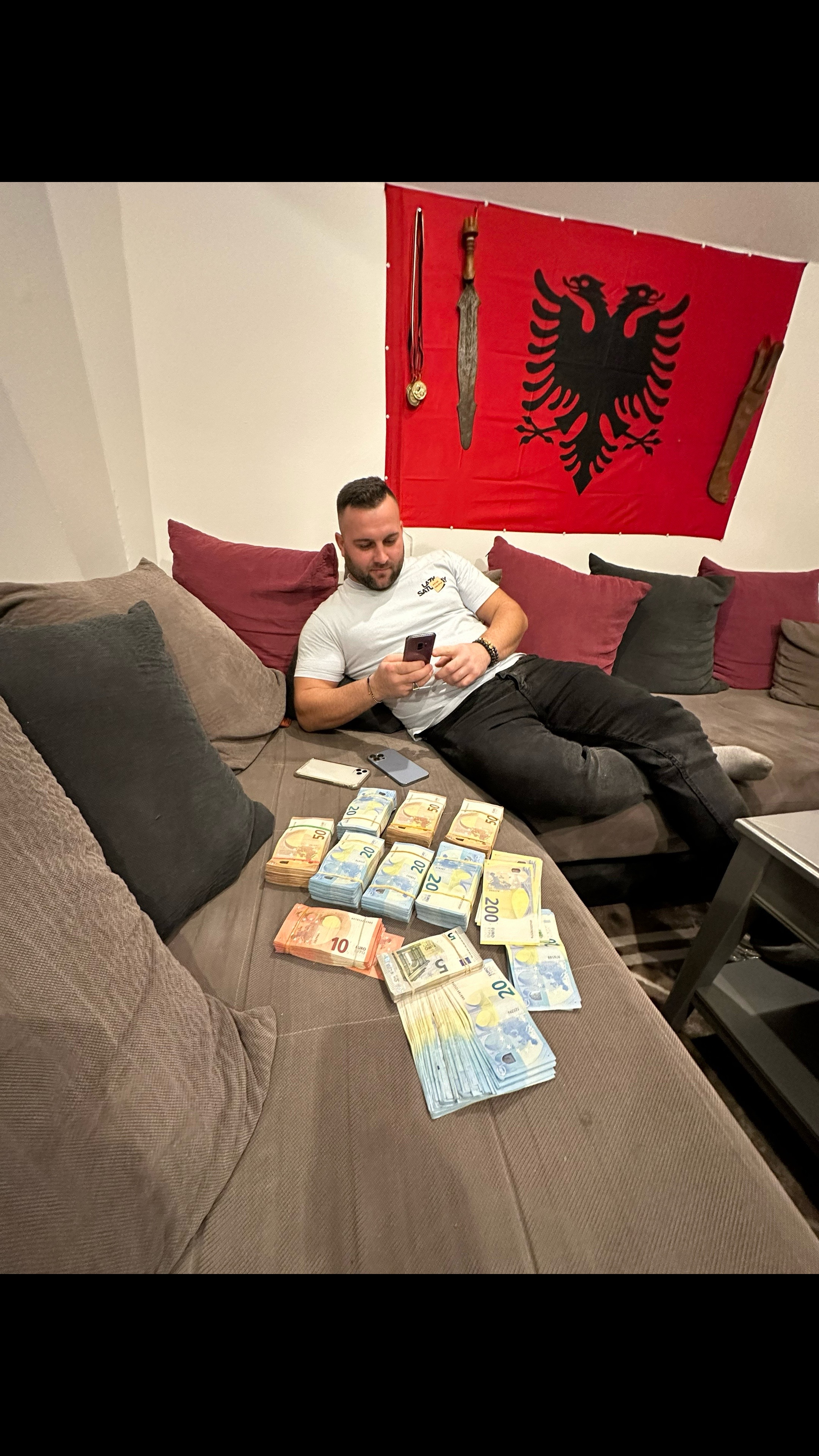 @kinglugina🇦🇱🇧🇪📍