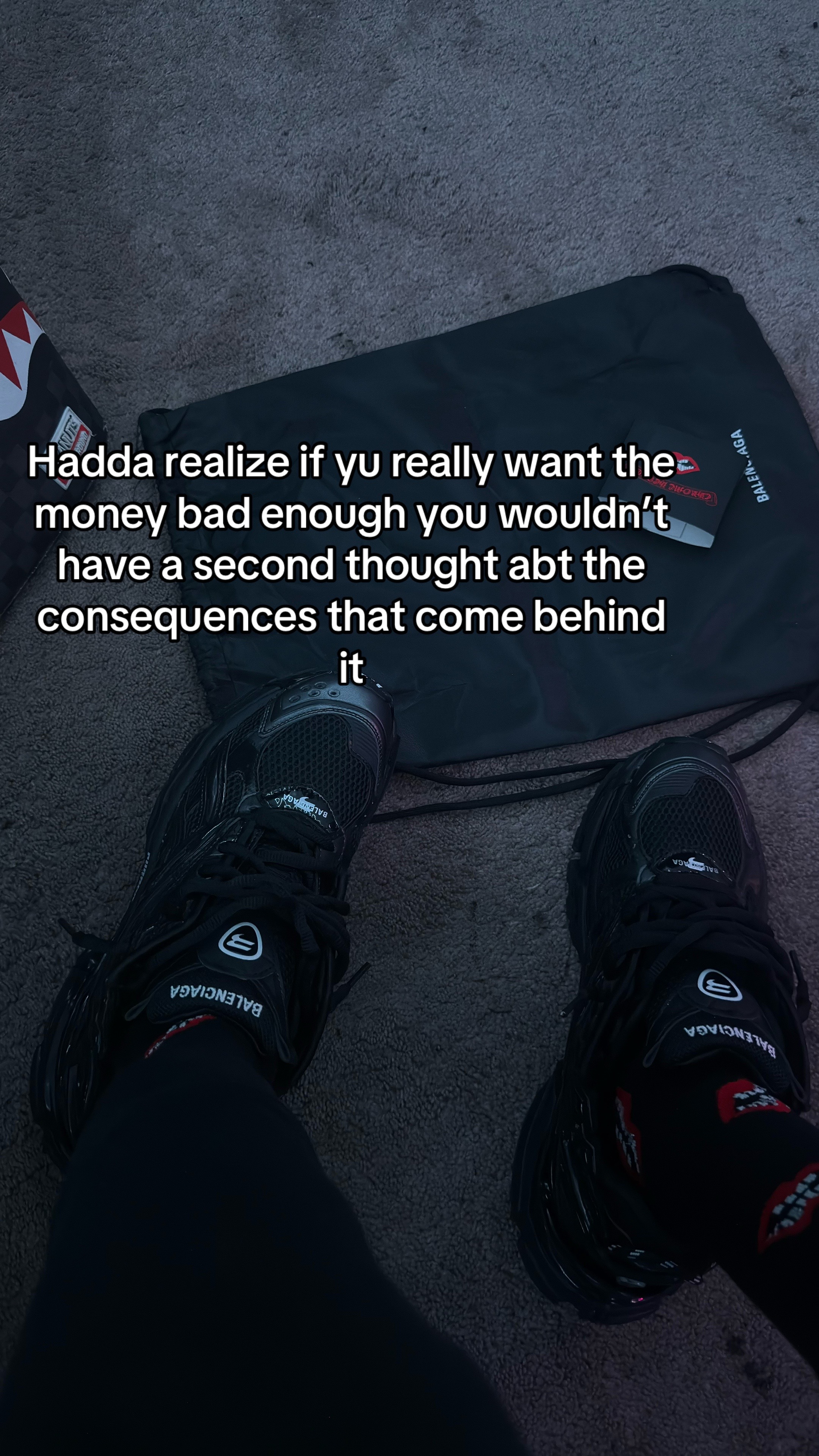 @⃟