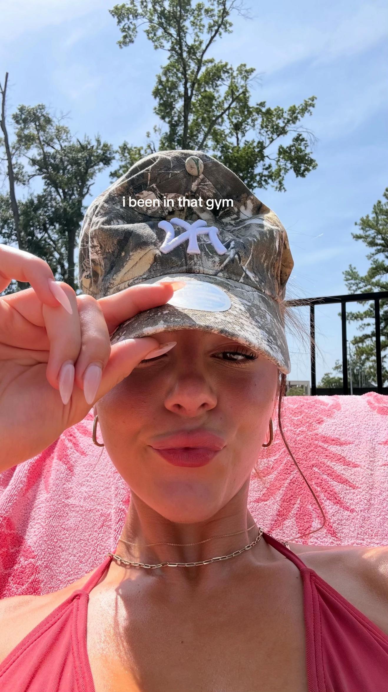@meelahangelina