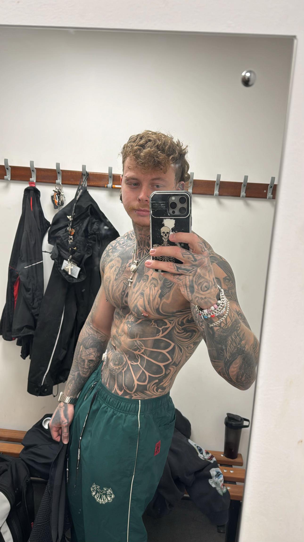 @Alister Sixx 🖤🦇