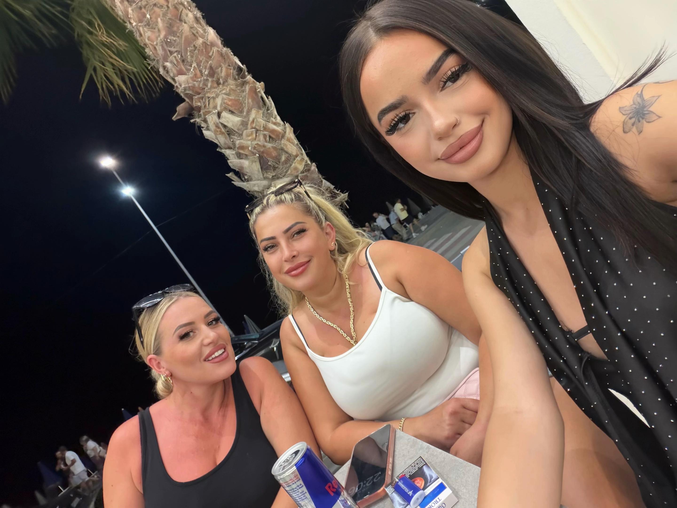 @e🇦🇱