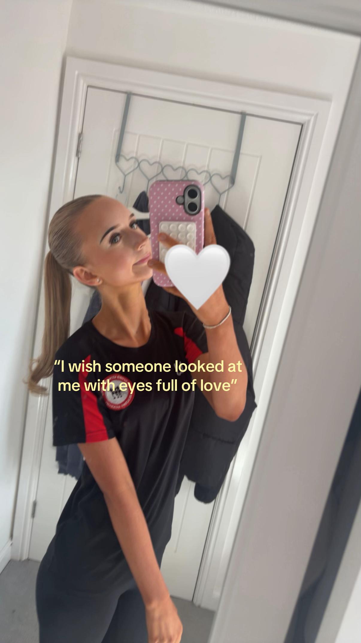 @𝓁𝒶𝓊𝓇𝒶🪽🧁