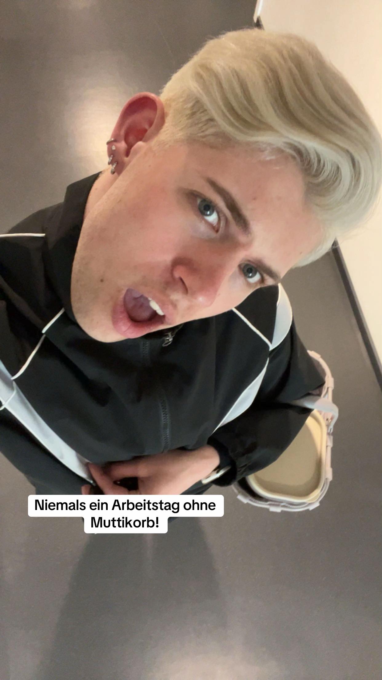 @𝓂𝒶𝓇𝓋𝒾𝓃 🪩