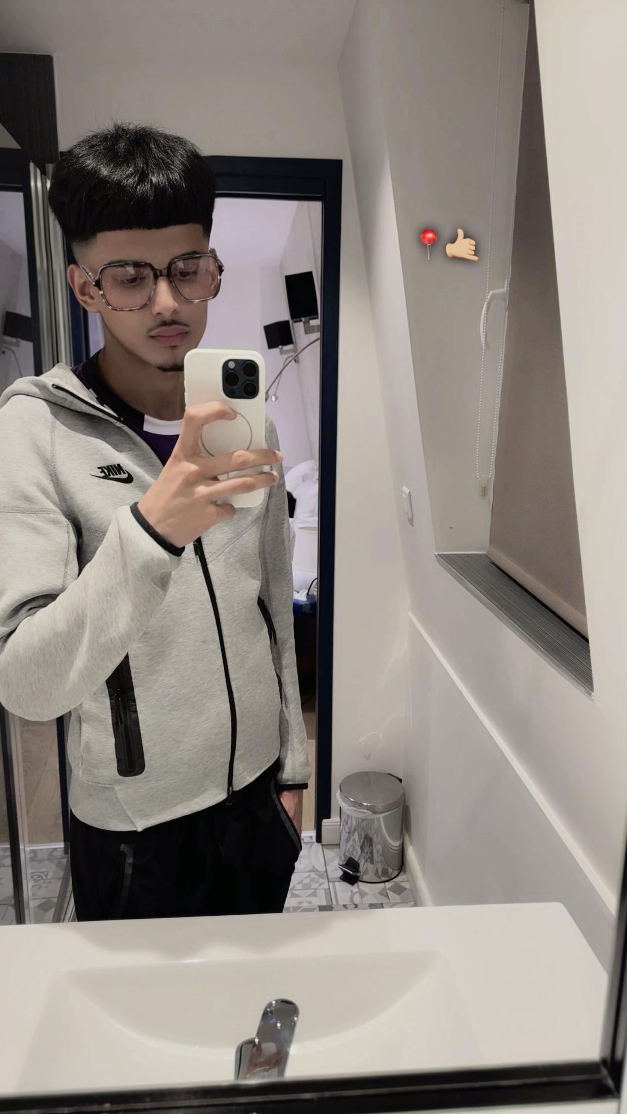 @𝐌𝐎𝐎𝐍🐺🇵🇰