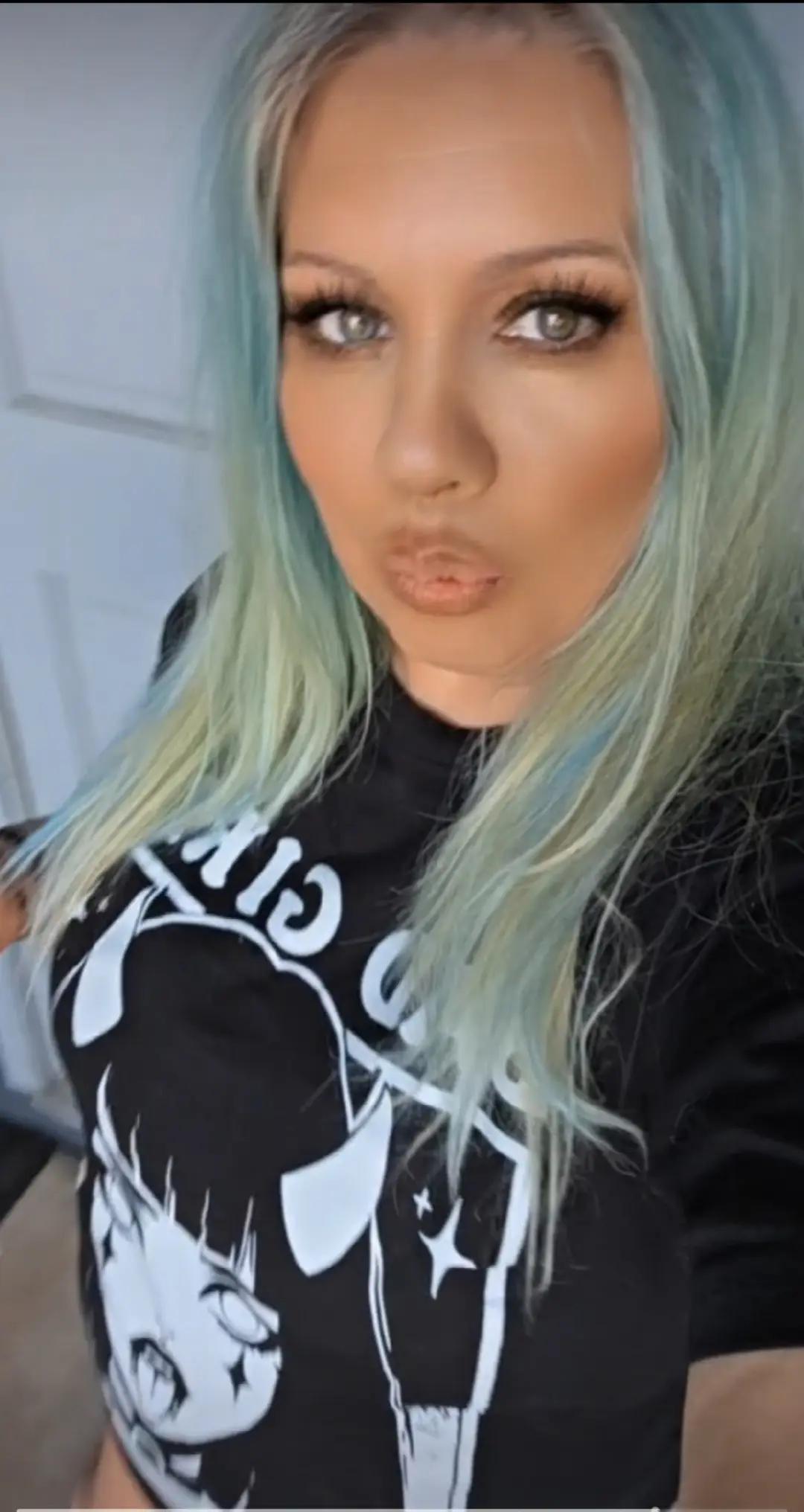 @Misskittyhotlips69