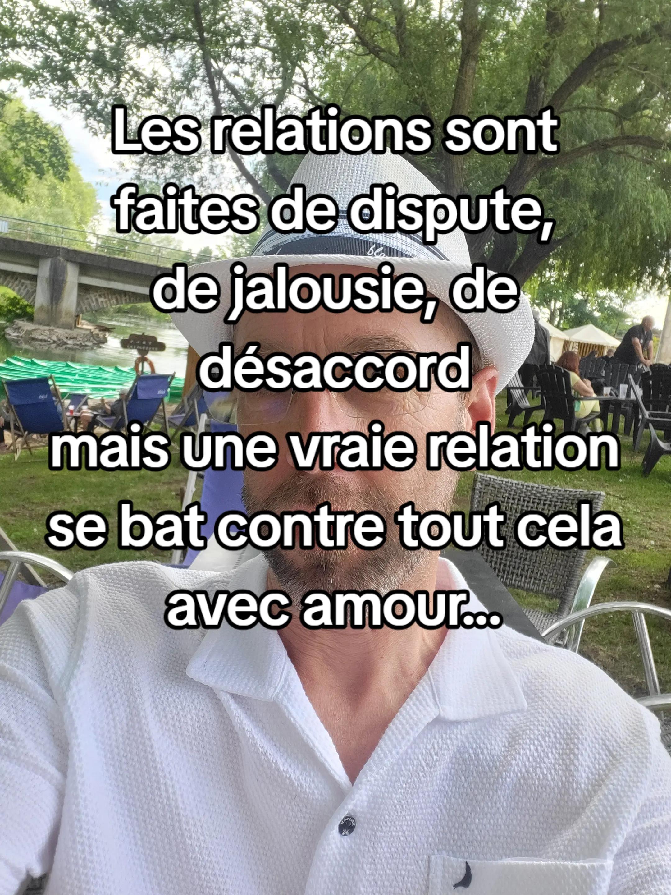 @un homme debout
