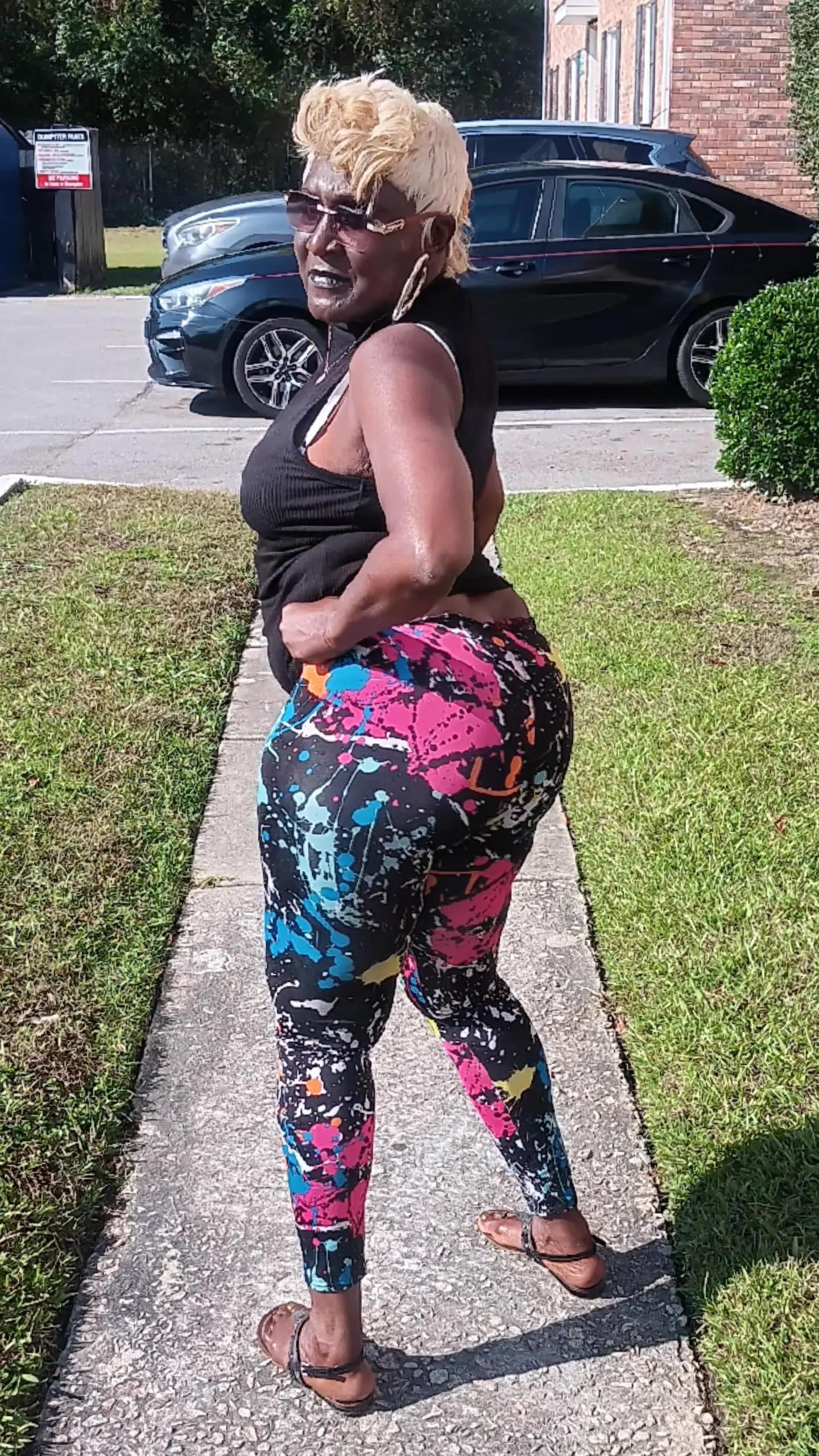 @Mary Parker528 sexy black