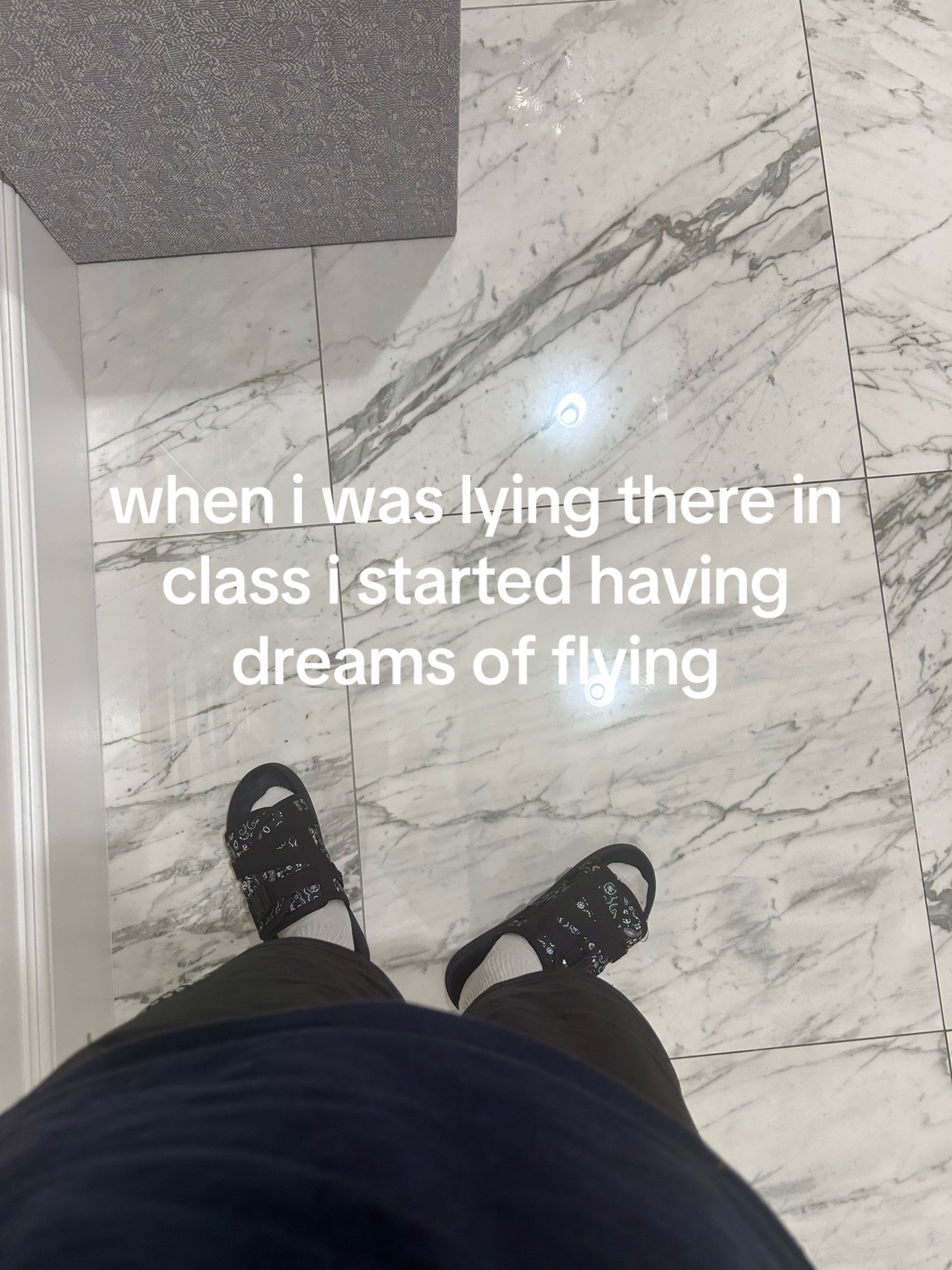 @⃟