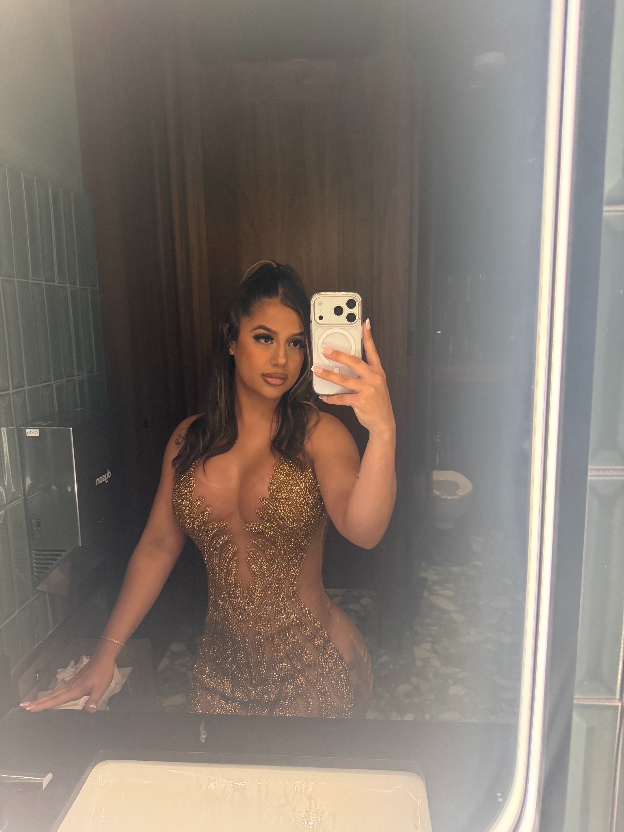 @Melymel96