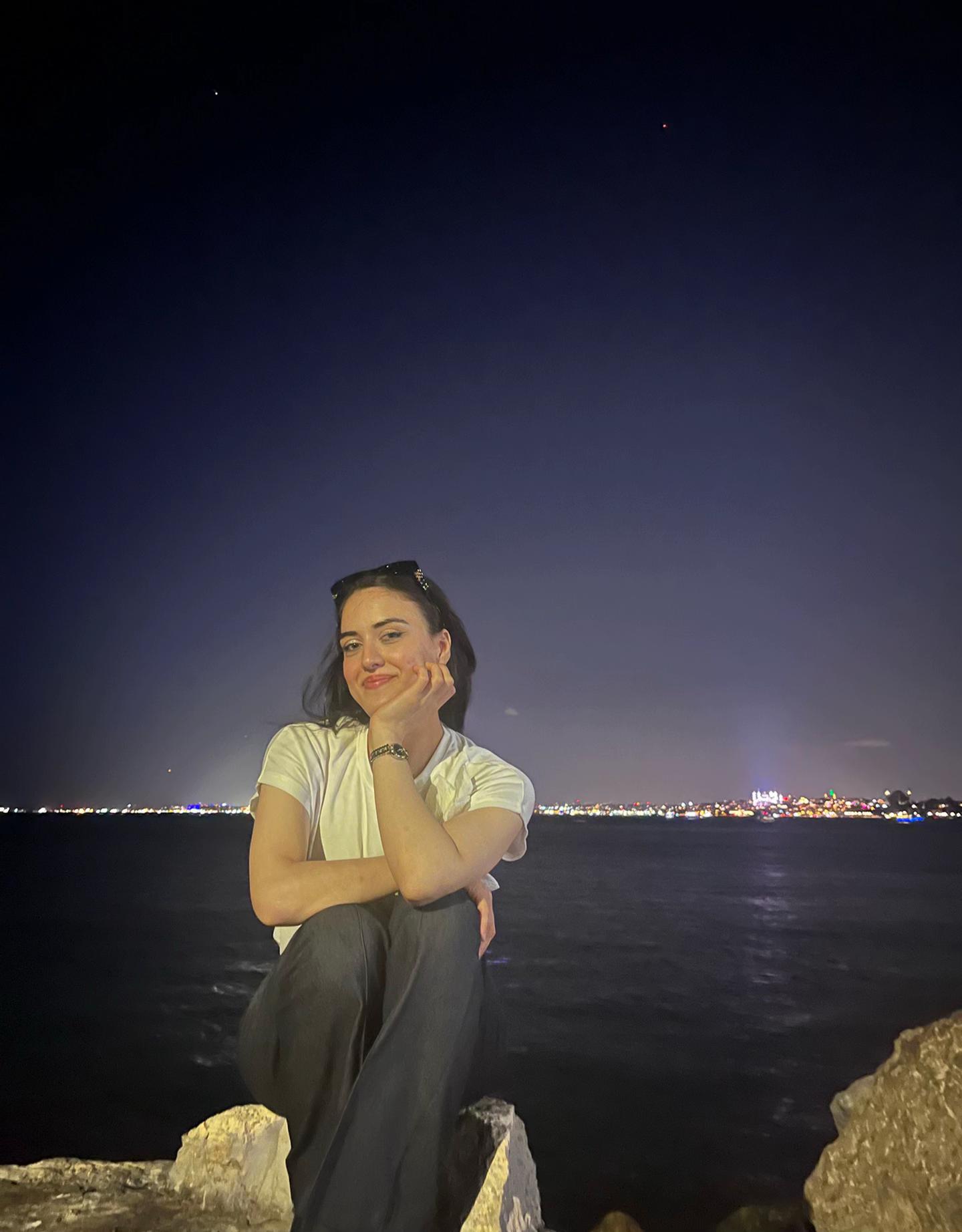 @Ayşenur Parlak