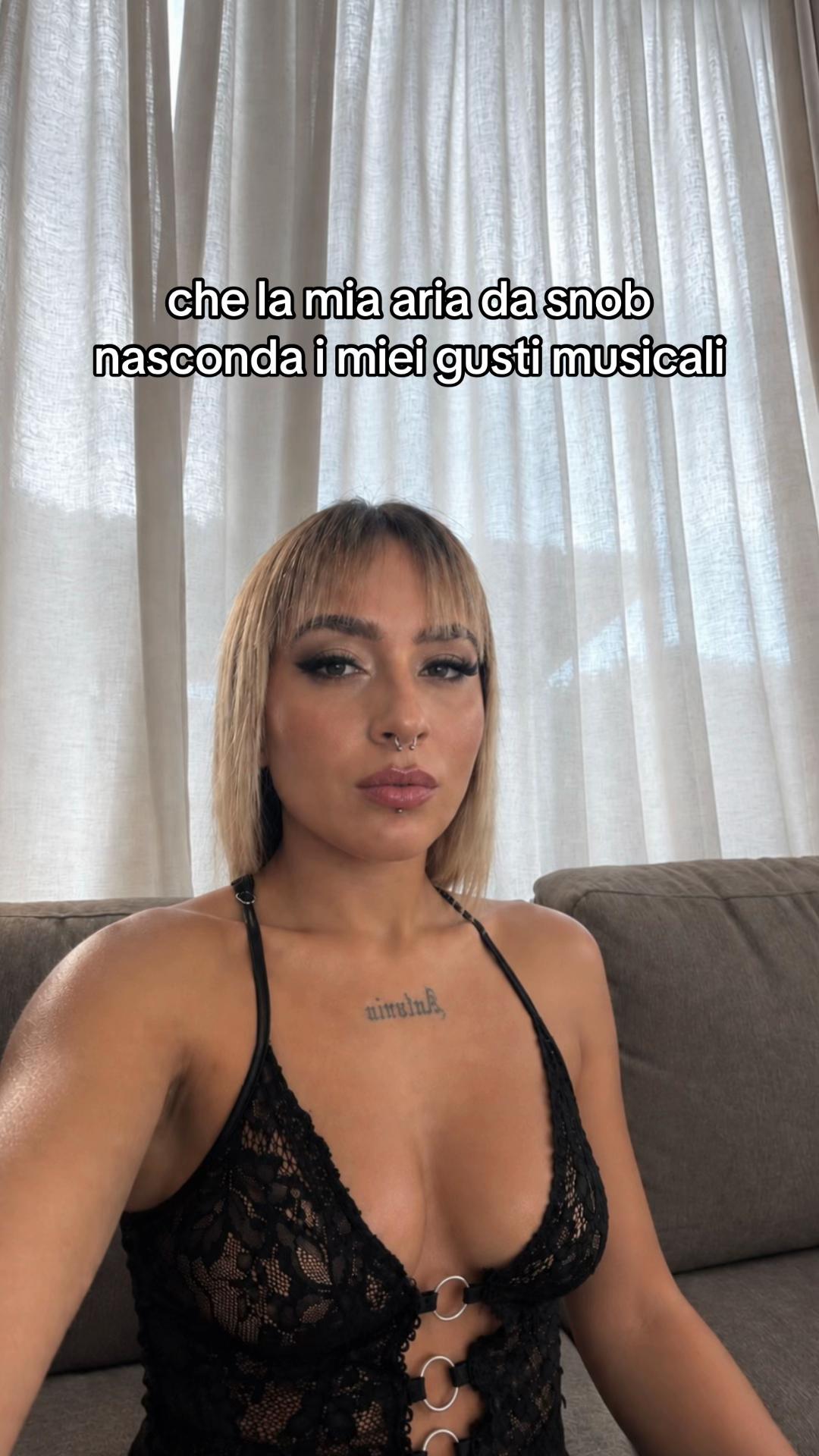 @_annarella_2