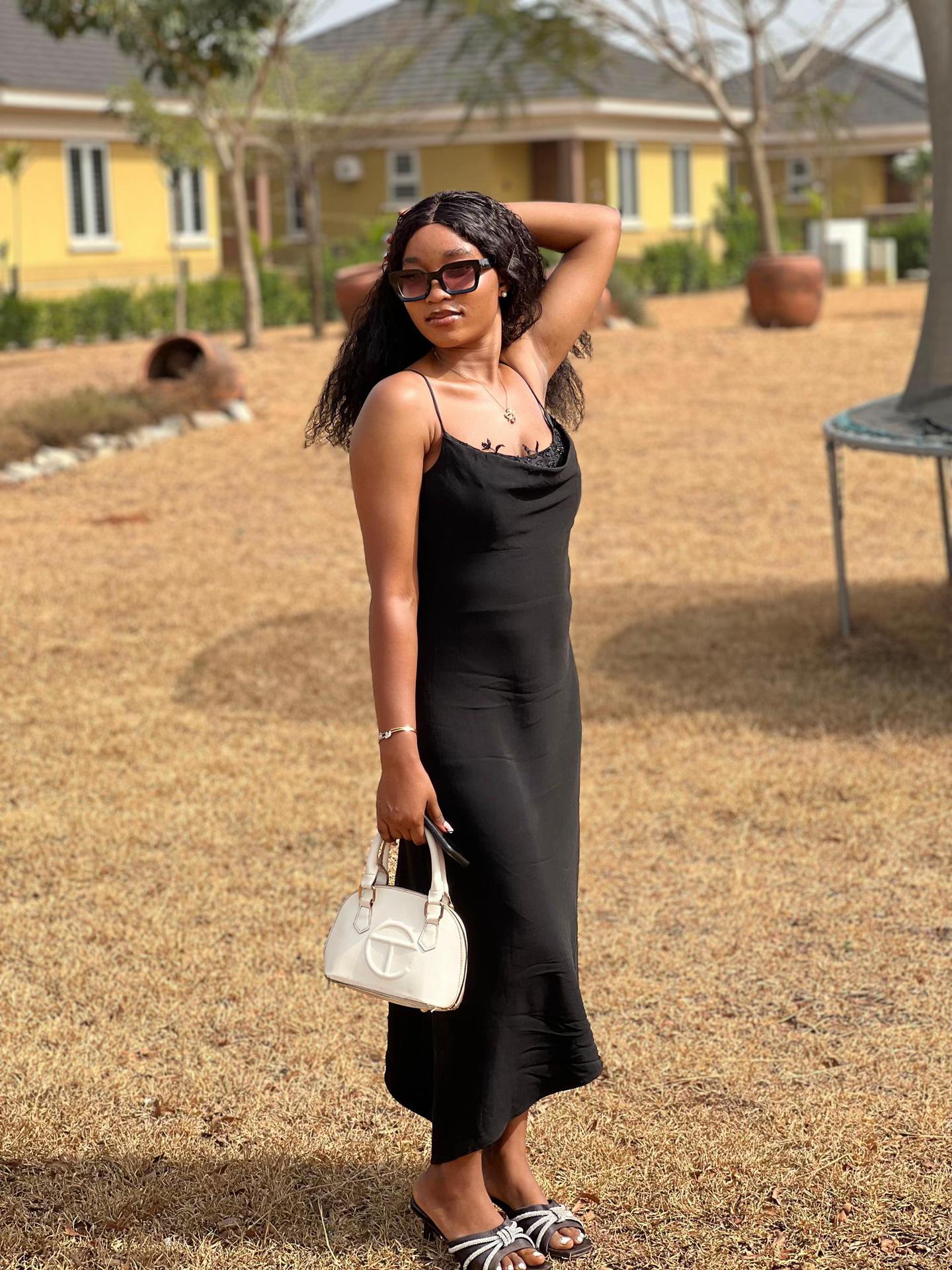 @OLUWASEUN🌸🍭🎀