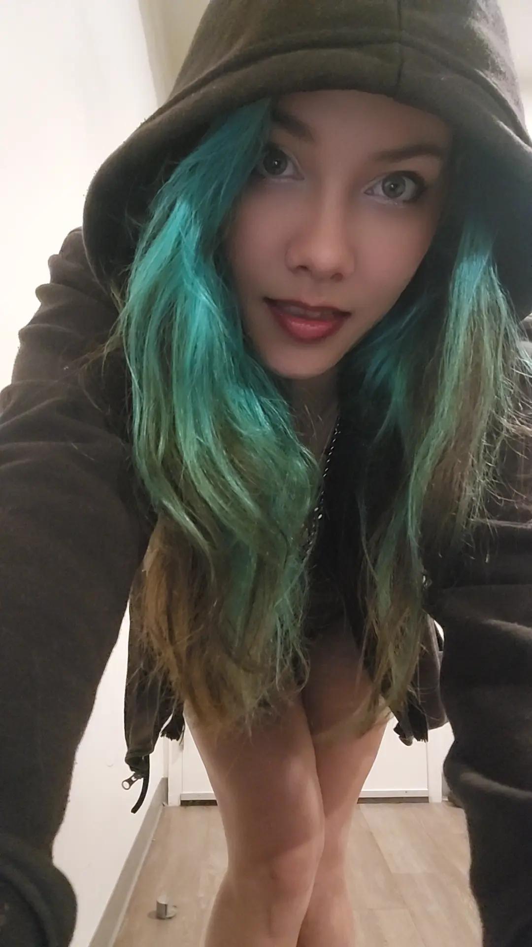 @Thegirlwiththecursemark